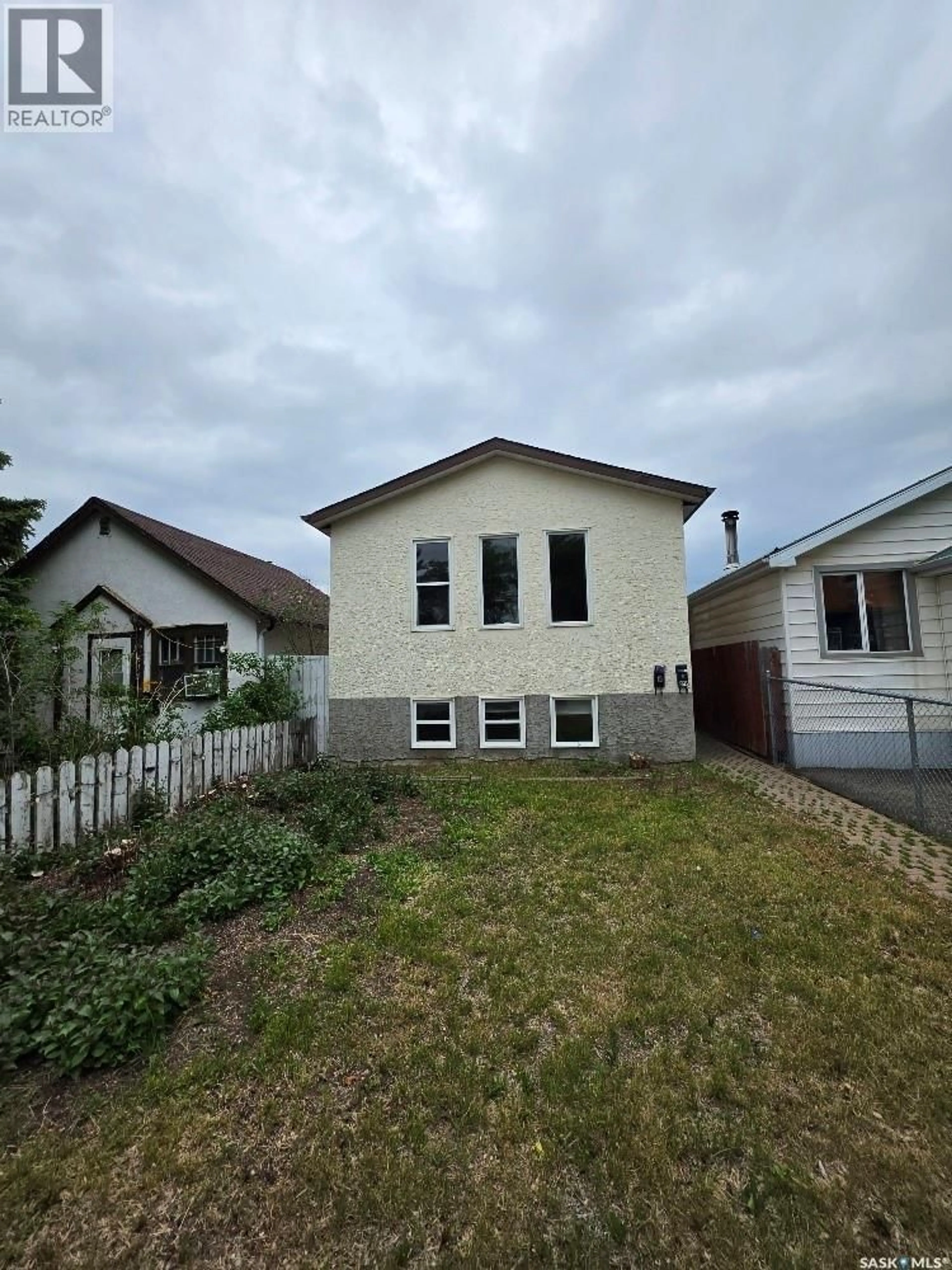 A pic from outside/outdoor area/front of a property/back of a property/a pic from drone, street for 515 ST JOHN STREET, Regina Saskatchewan S4R1R6
