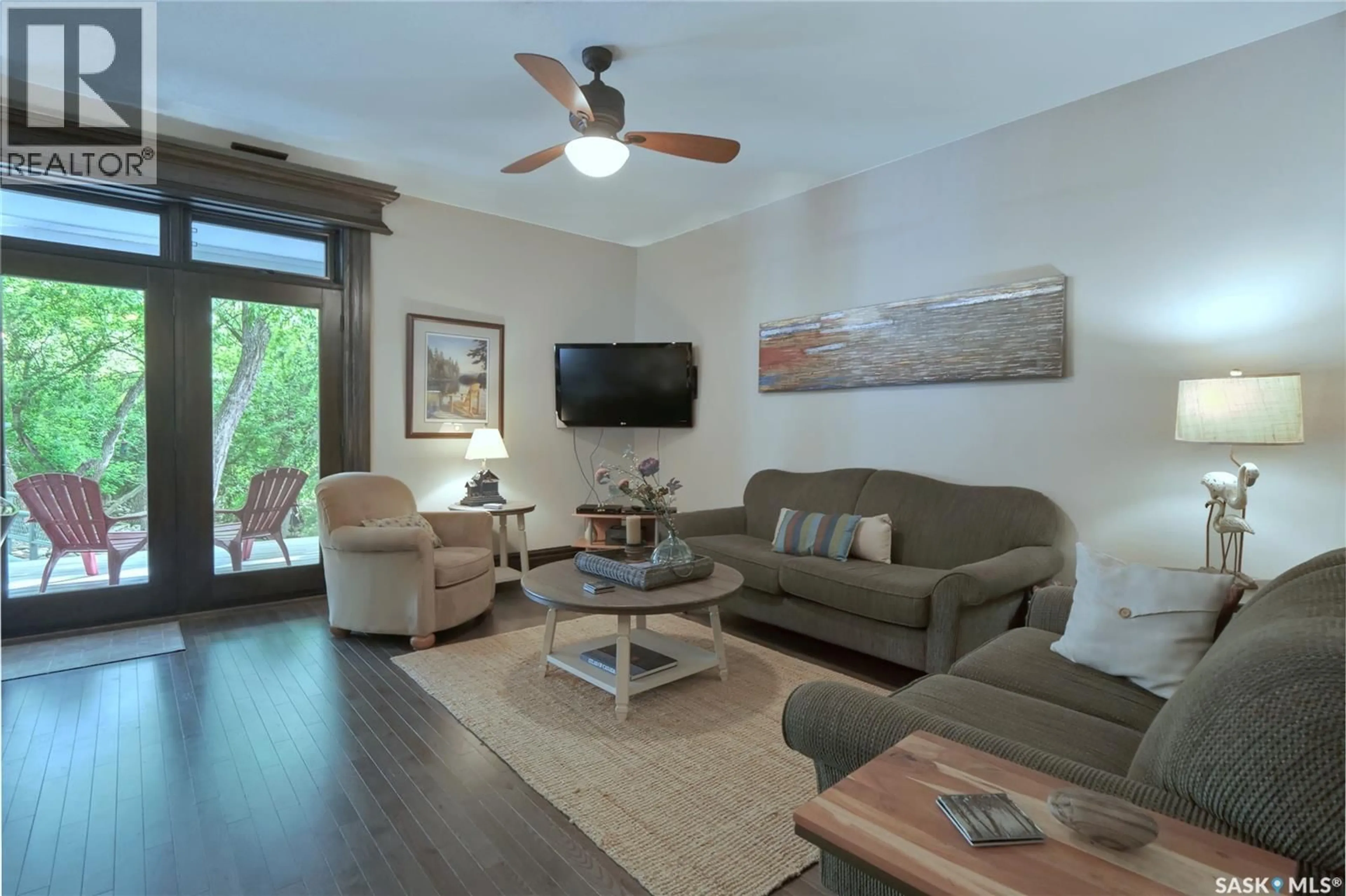 Living room with furniture, wood/laminate floor for 662 VALLEY DRIVE, South Lake Saskatchewan S0H4C0