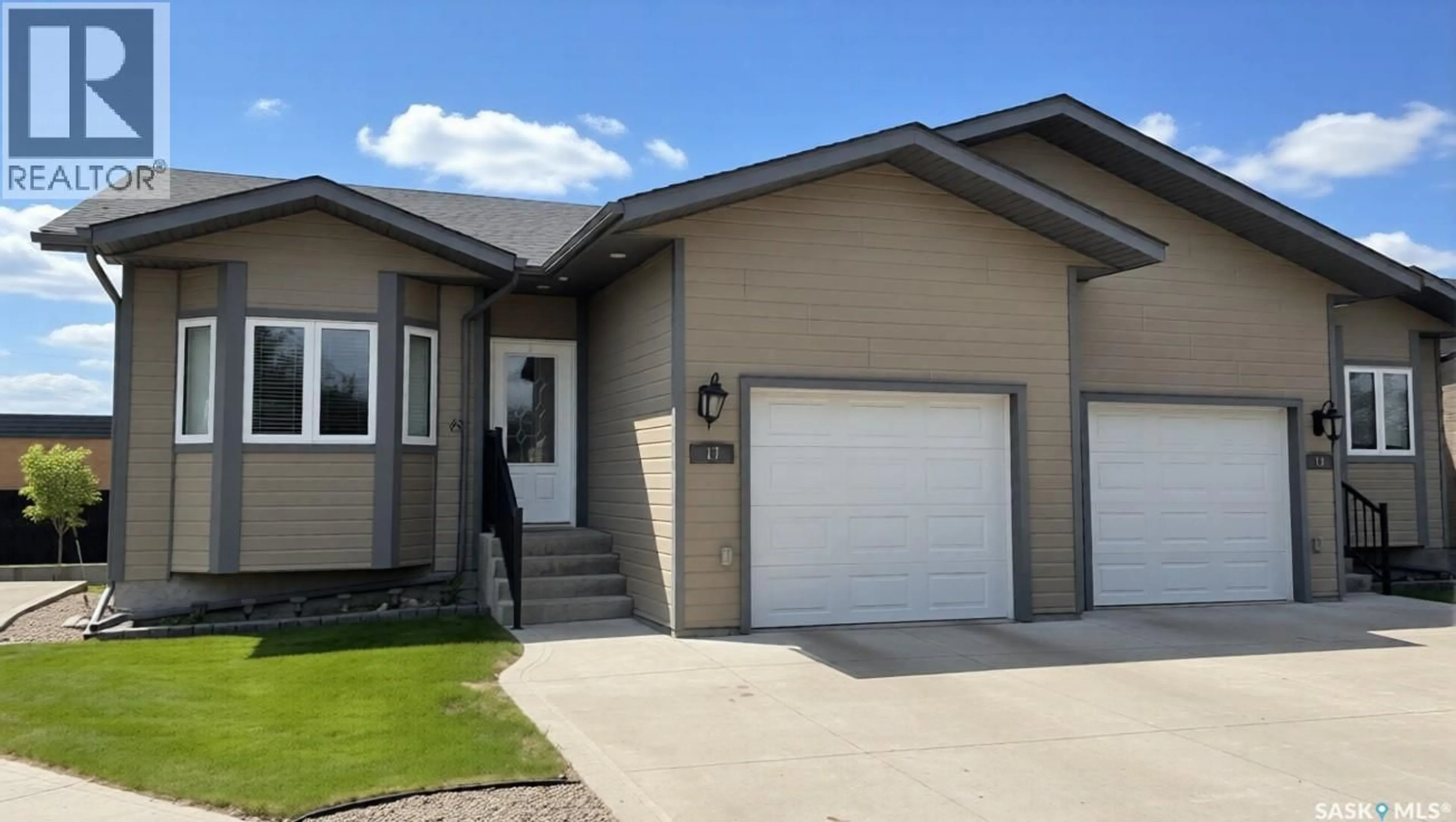Home with vinyl exterior material, street for 17 550 SOUTHWOOD DRIVE, Prince Albert Saskatchewan S6V1G4