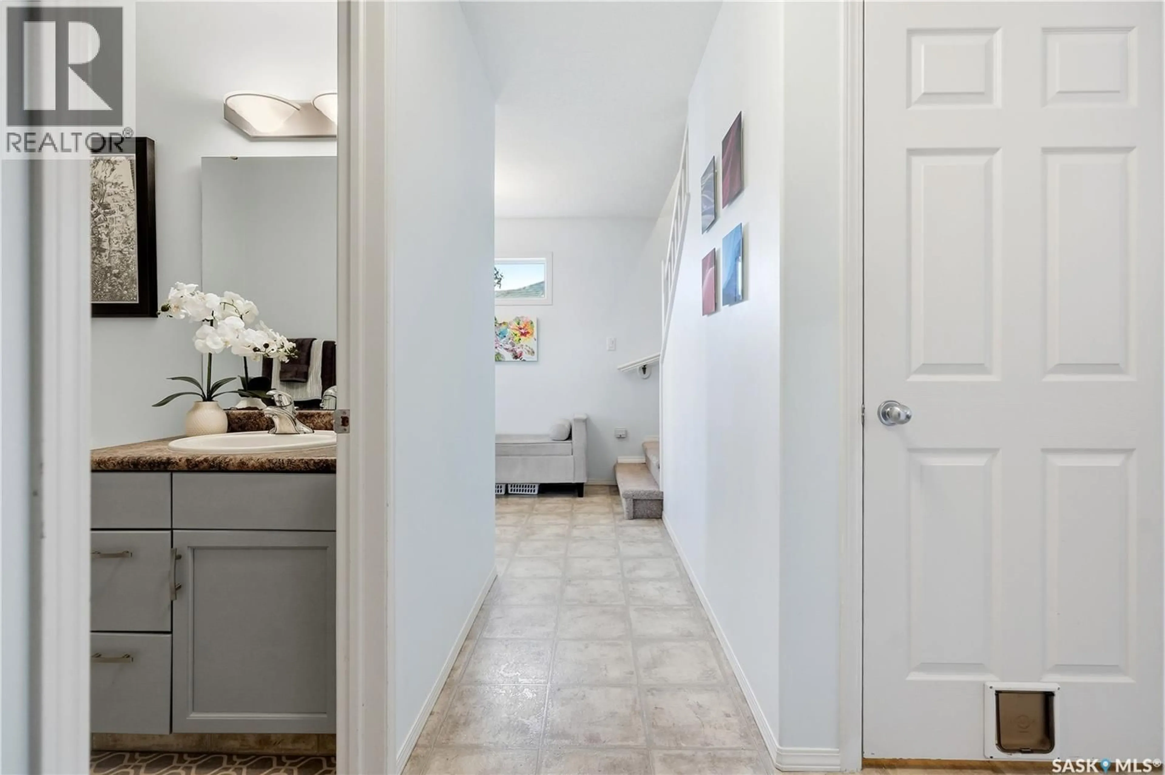 Indoor entryway for 1627 WINGERT DRIVE, Regina Saskatchewan S4X4P9