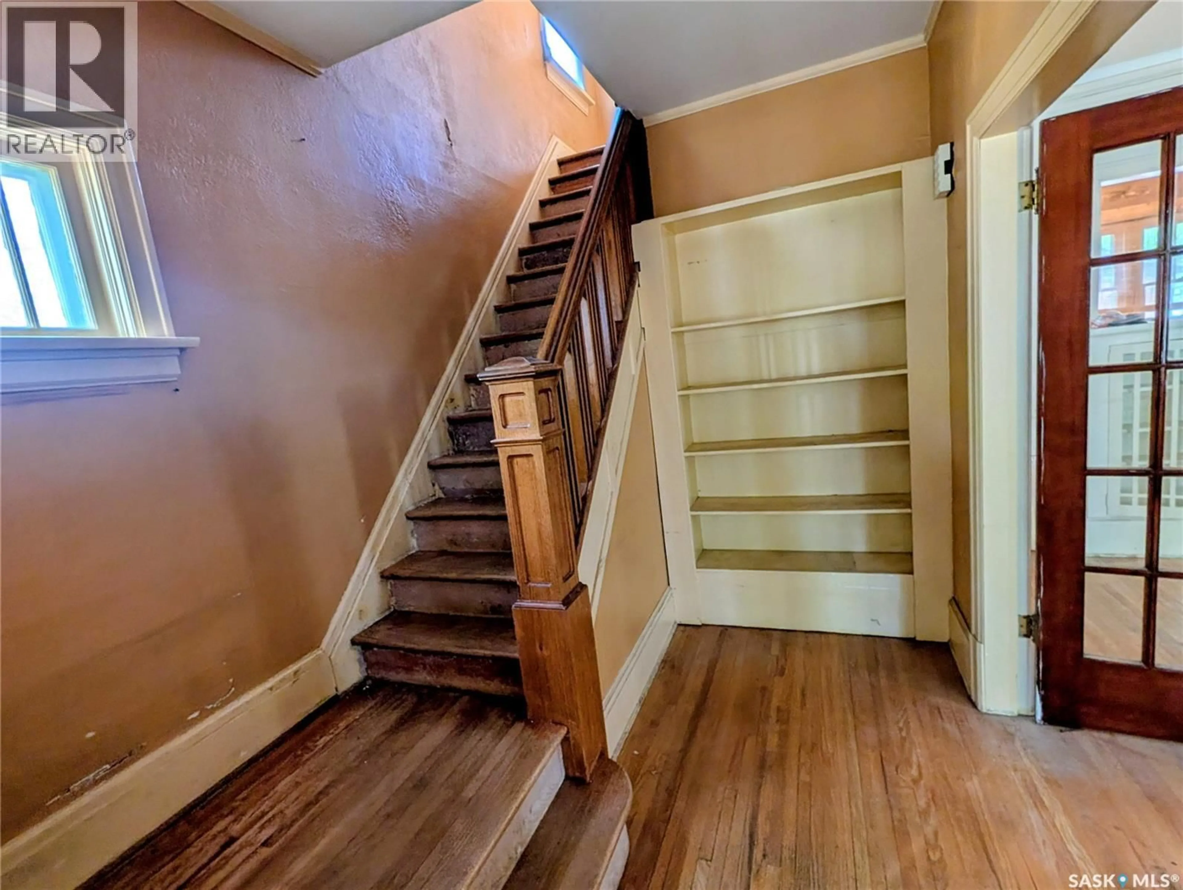 Stairs for 2029 ELPHINSTONE STREET, Regina Saskatchewan S4T3N5