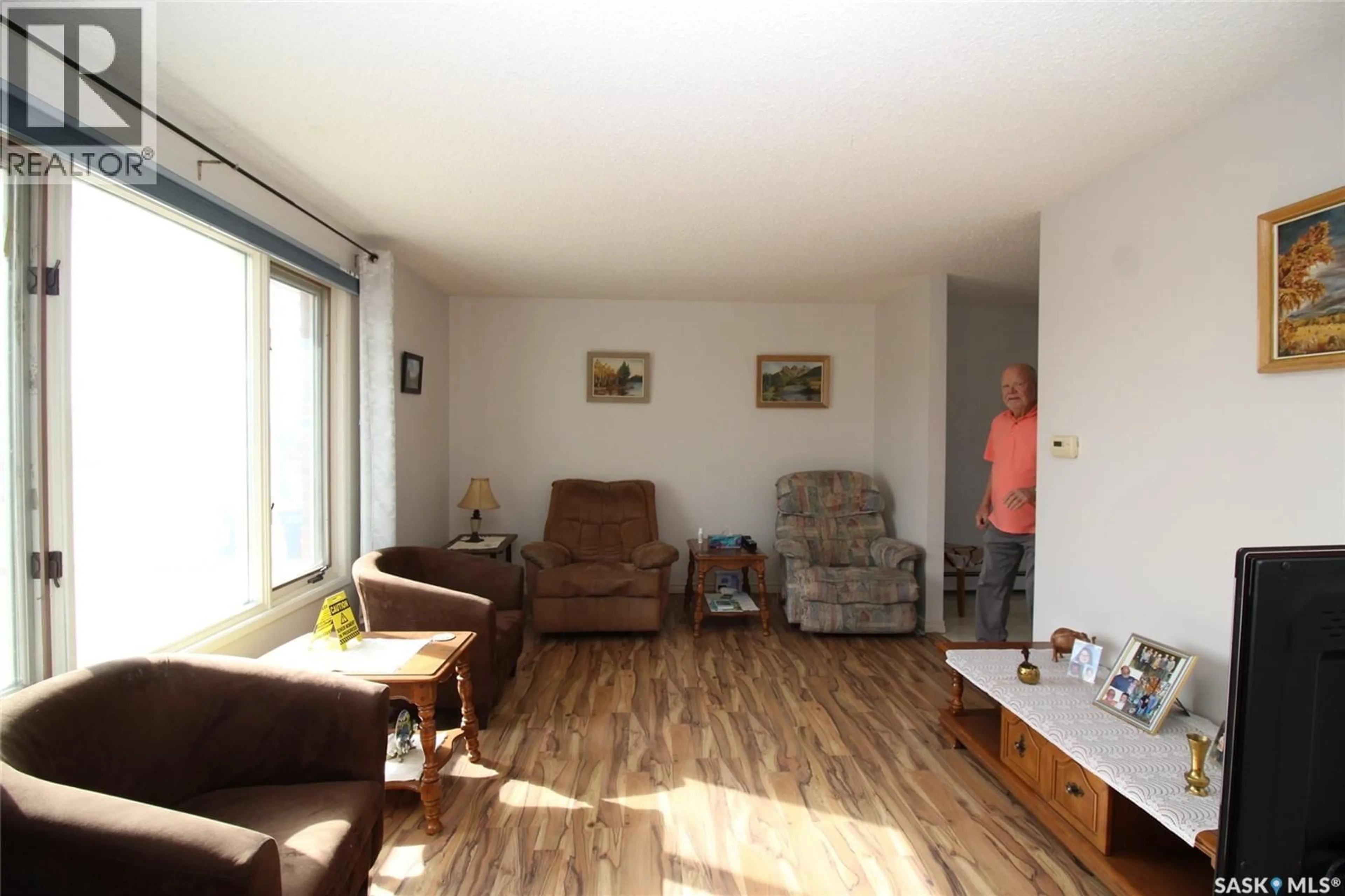 Living room with furniture, wood/laminate floor for 595 9TH STREET, Shaunavon Saskatchewan S0N2M0