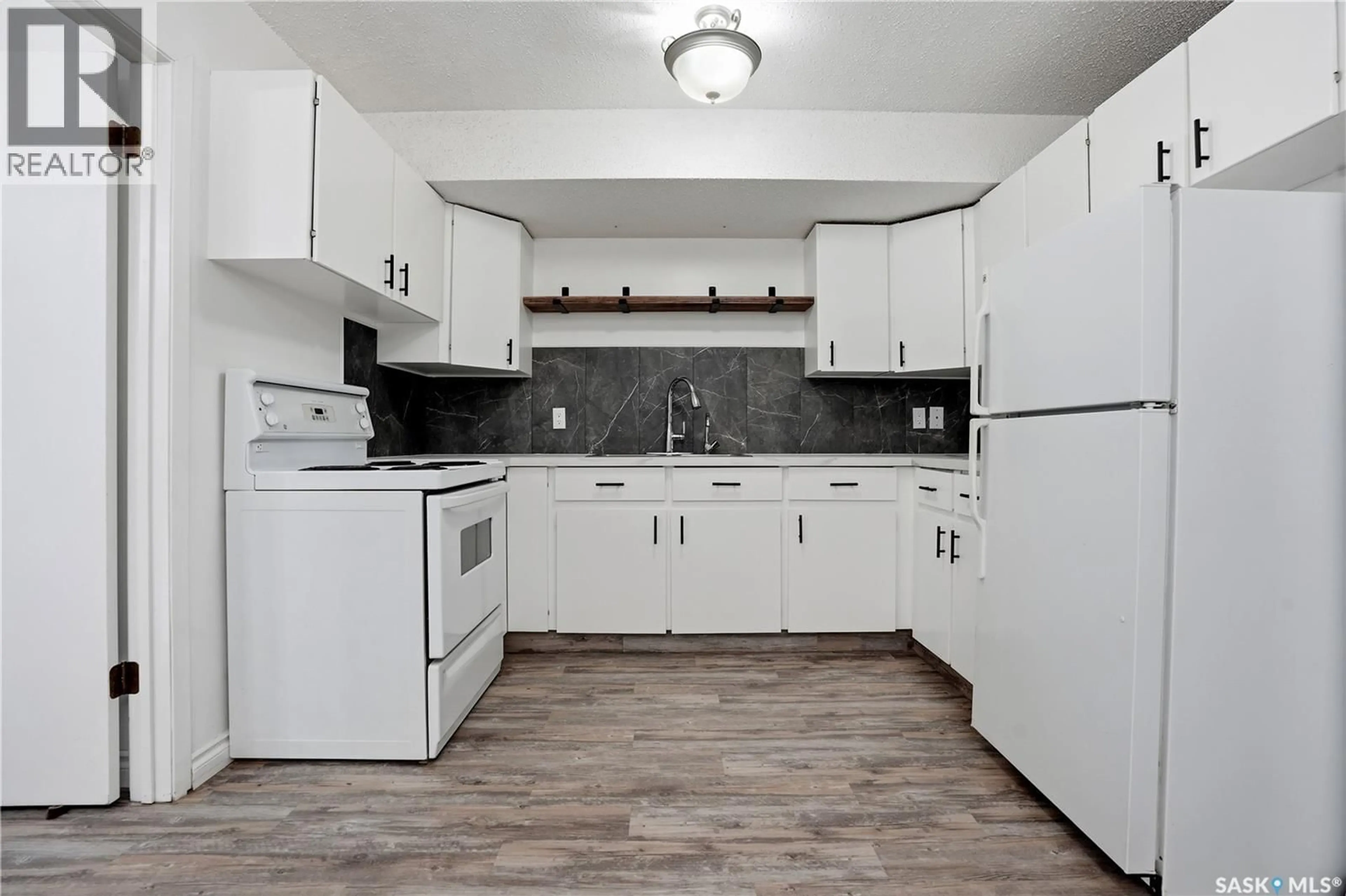 Standard kitchen, unknown for 6906 BLAKENEY DRIVE, Regina Saskatchewan S4X2N5