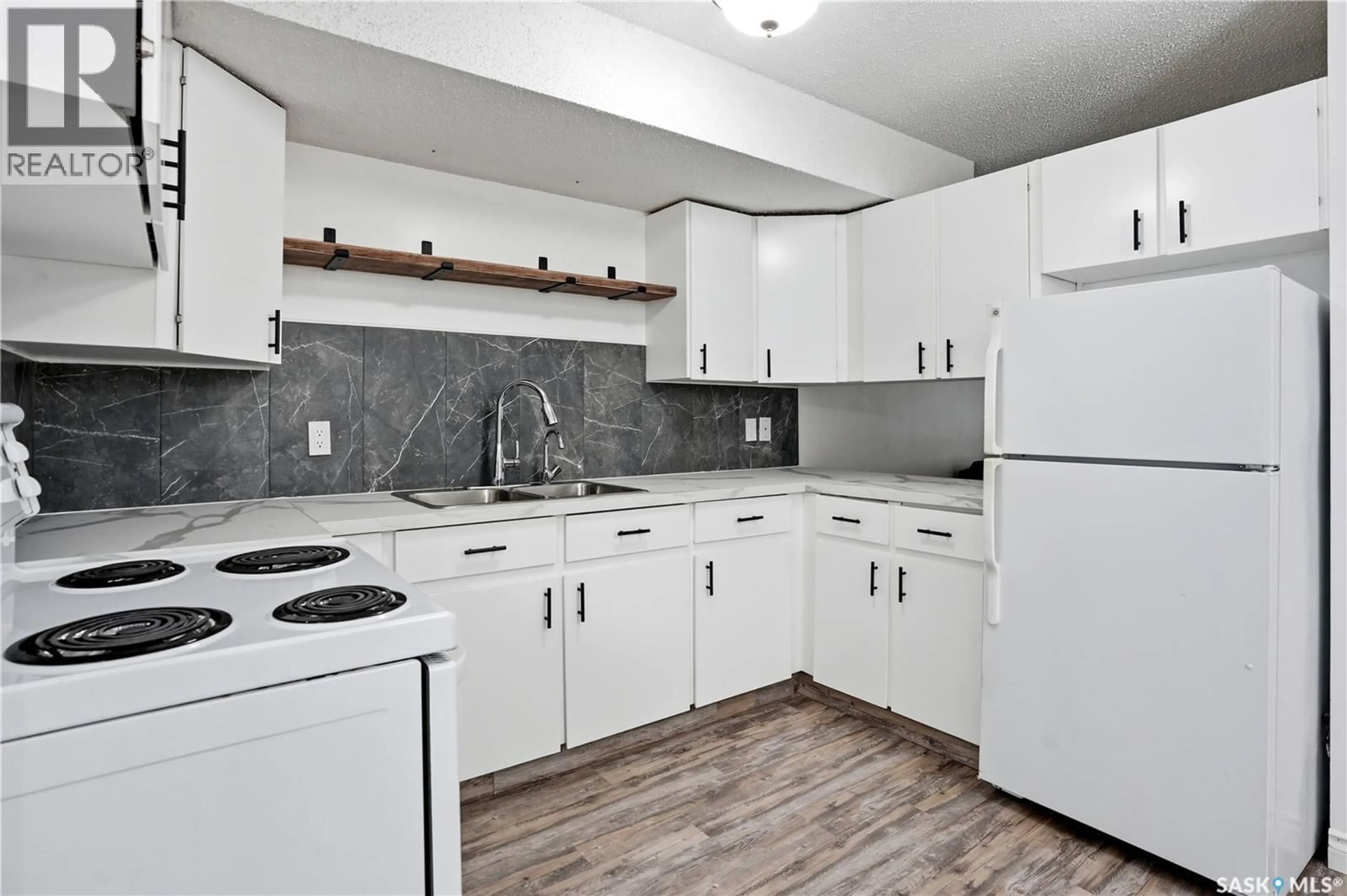 Standard kitchen, unknown for 6906 BLAKENEY DRIVE, Regina Saskatchewan S4X2N5