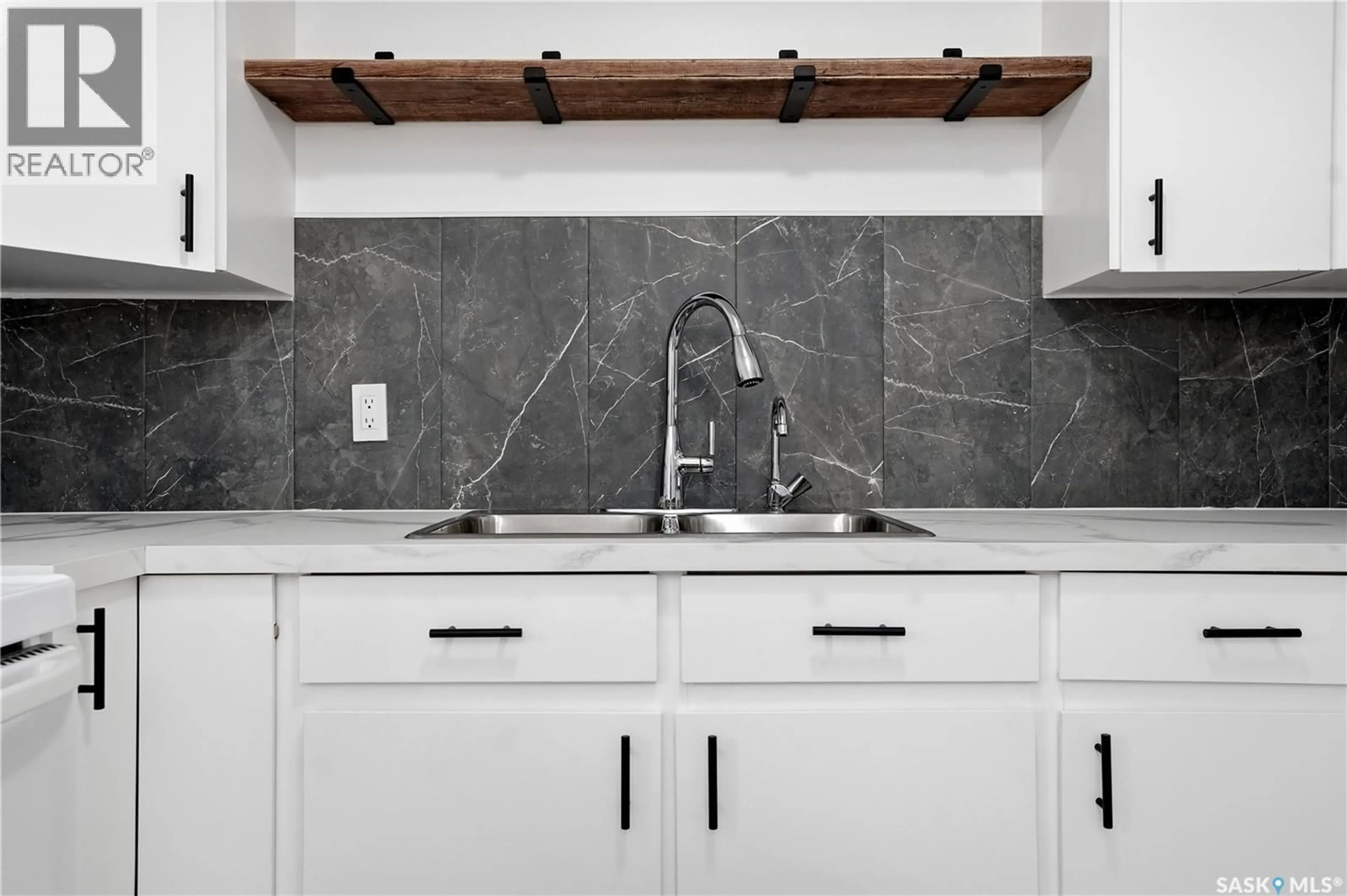Contemporary kitchen, ceramic/tile floor for 6906 BLAKENEY DRIVE, Regina Saskatchewan S4X2N5