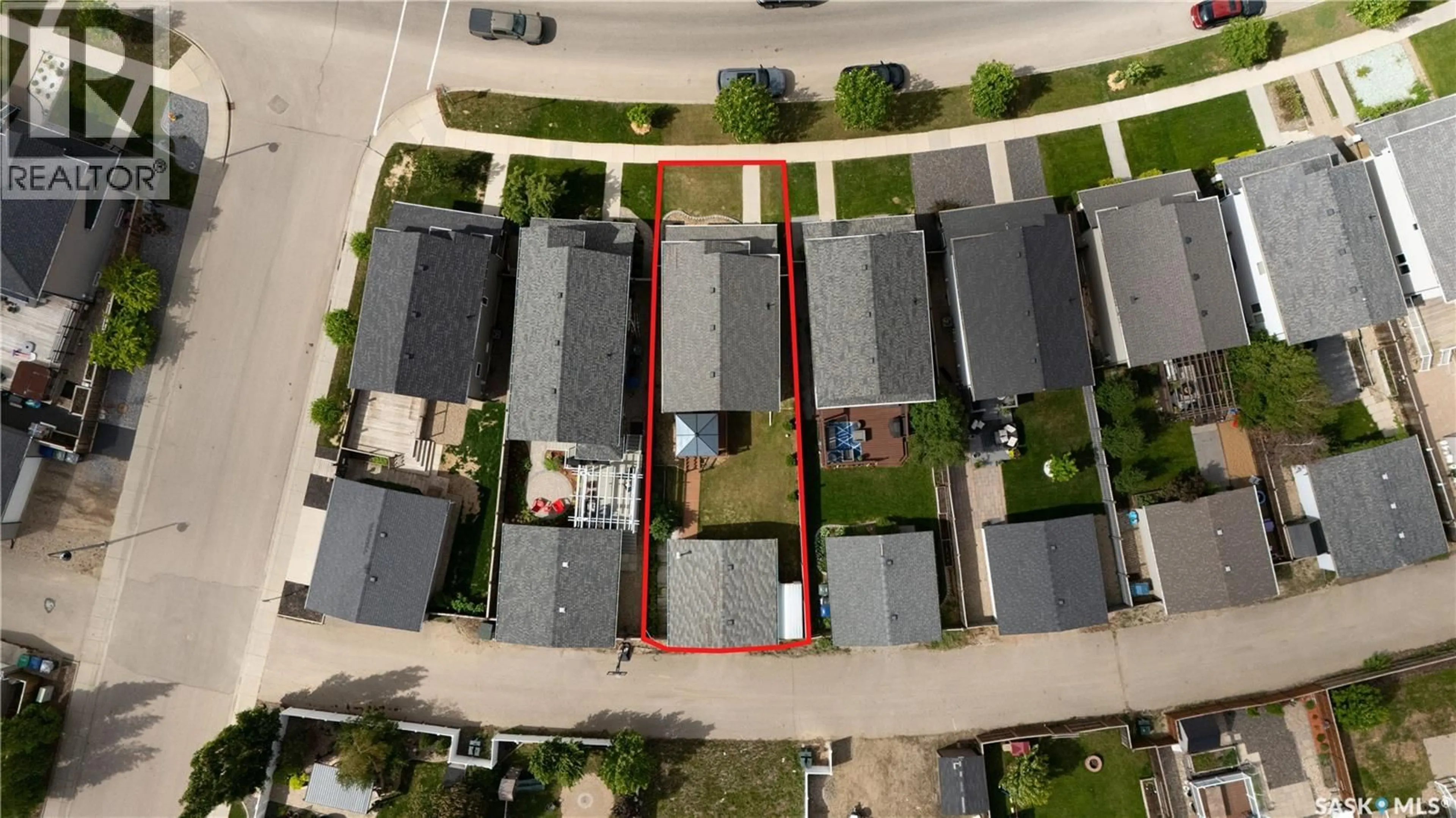 A pic from outside/outdoor area/front of a property/back of a property/a pic from drone, street for 610 STONEBRIDGE COMMON, Saskatoon Saskatchewan S7K0M9