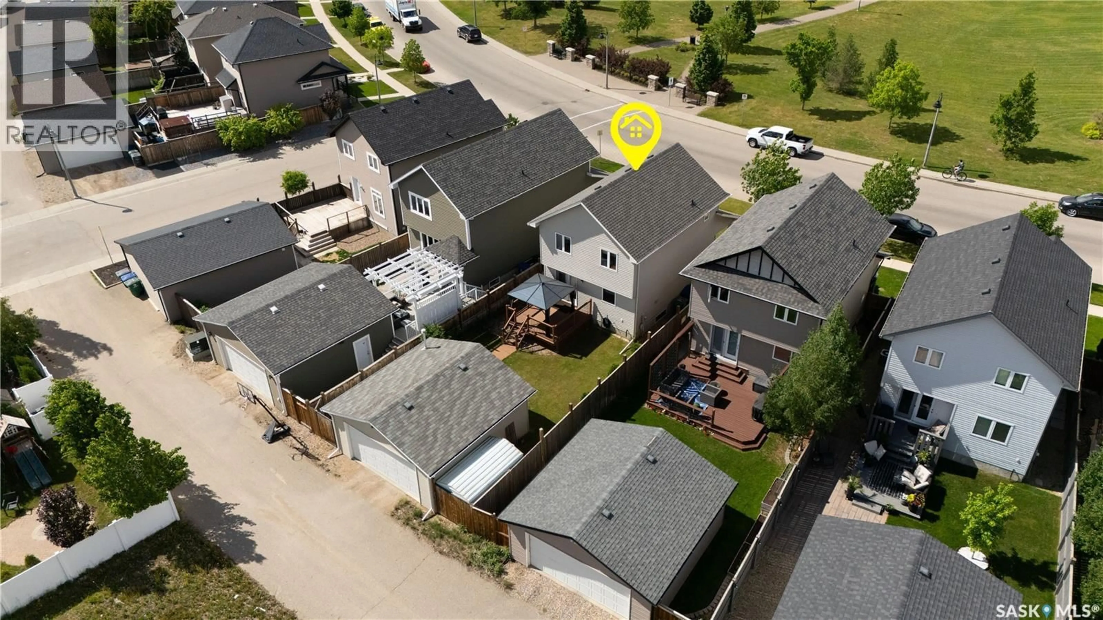 A pic from outside/outdoor area/front of a property/back of a property/a pic from drone, street for 610 STONEBRIDGE COMMON, Saskatoon Saskatchewan S7K0M9