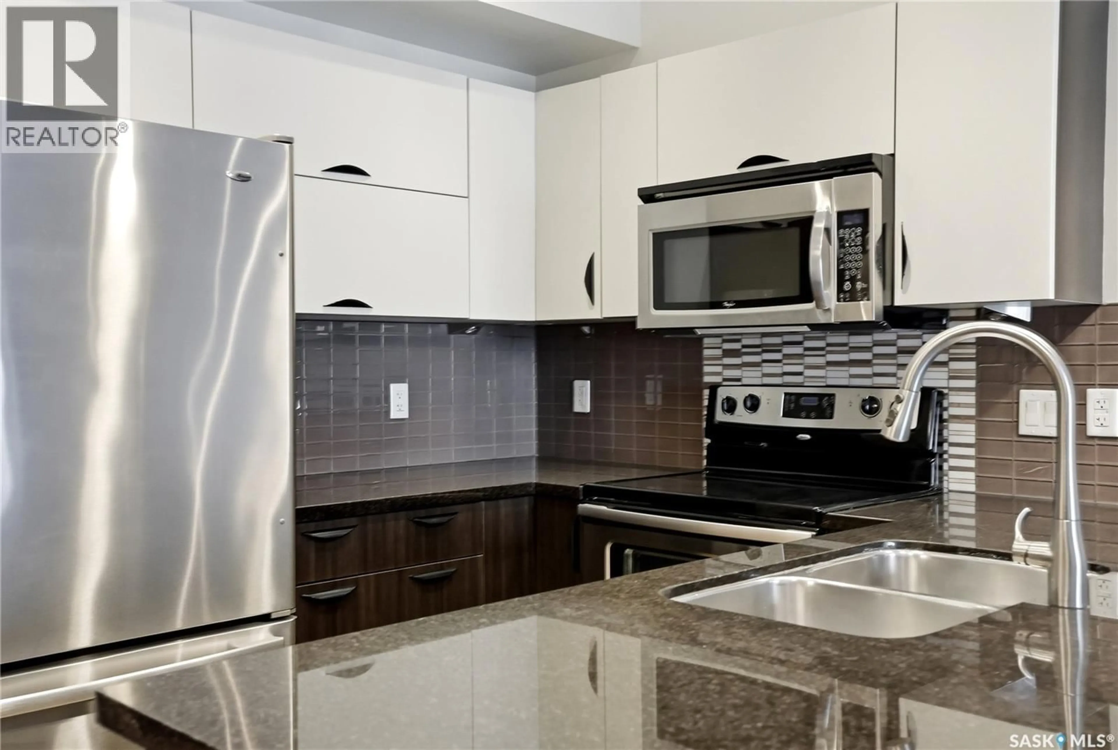 Standard kitchen, ceramic/tile floor for 107 721 8TH STREET, Saskatoon Saskatchewan S7H0R4