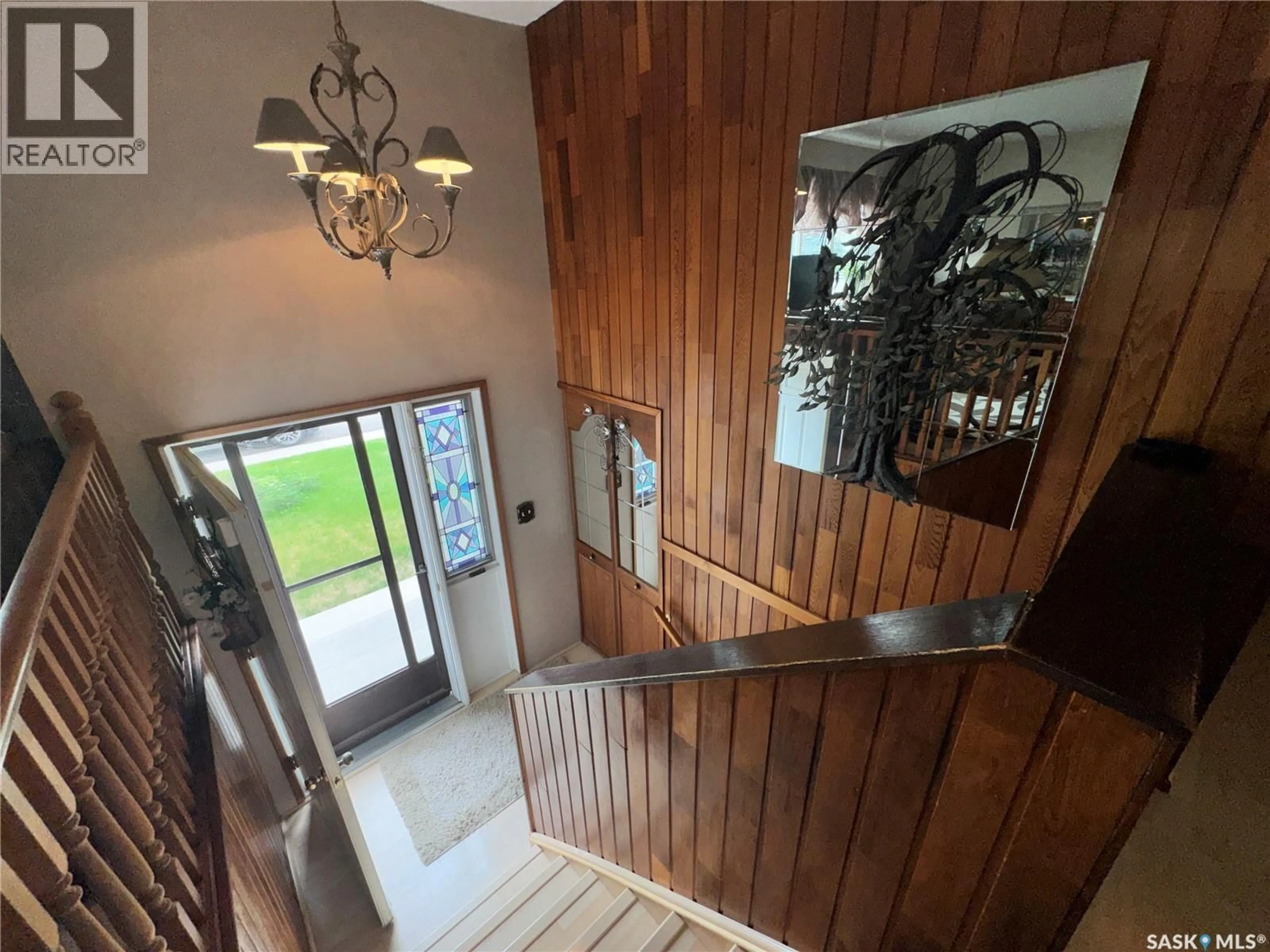 Indoor foyer for 523 8TH AVENUE, Biggar Saskatchewan S0K0M0