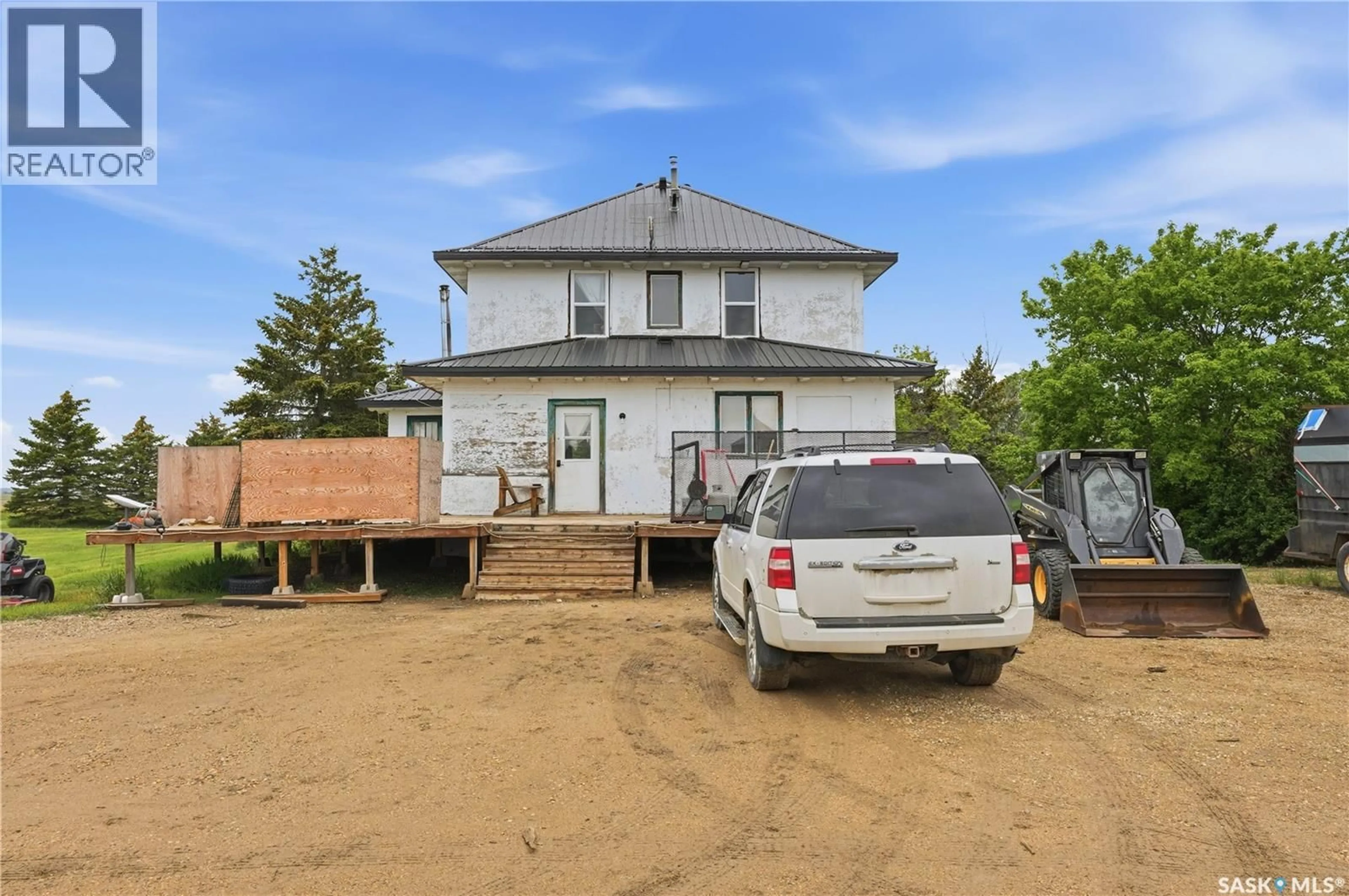 A pic from outside/outdoor area/front of a property/back of a property/a pic from drone, building for MULLEN ACREAGE, Stonehenge Rm No. 73 Saskatchewan S0H0B0