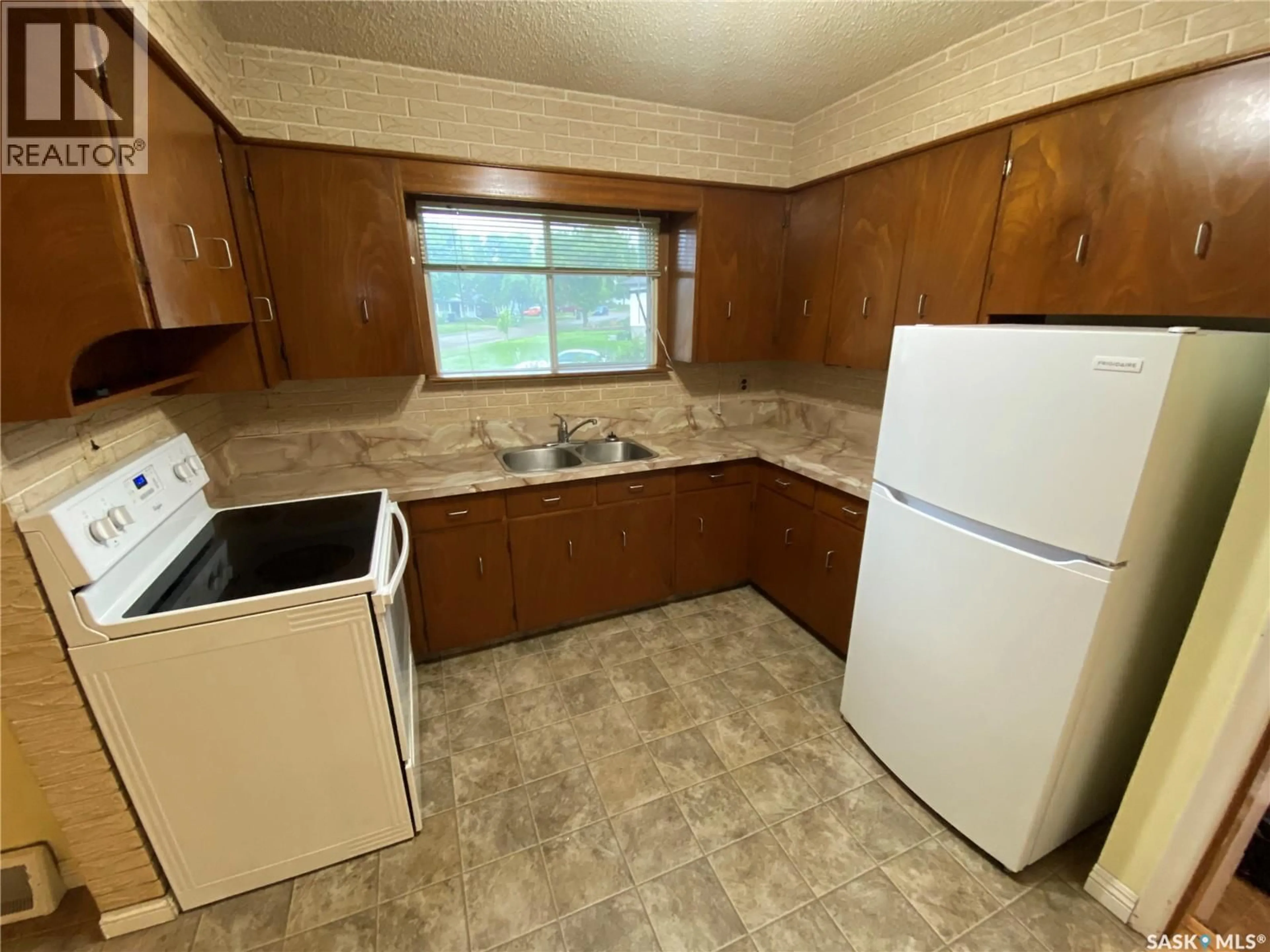 Standard kitchen, unknown for S - 192 THIRD AVENUE, Yorkton Saskatchewan S3N1E7