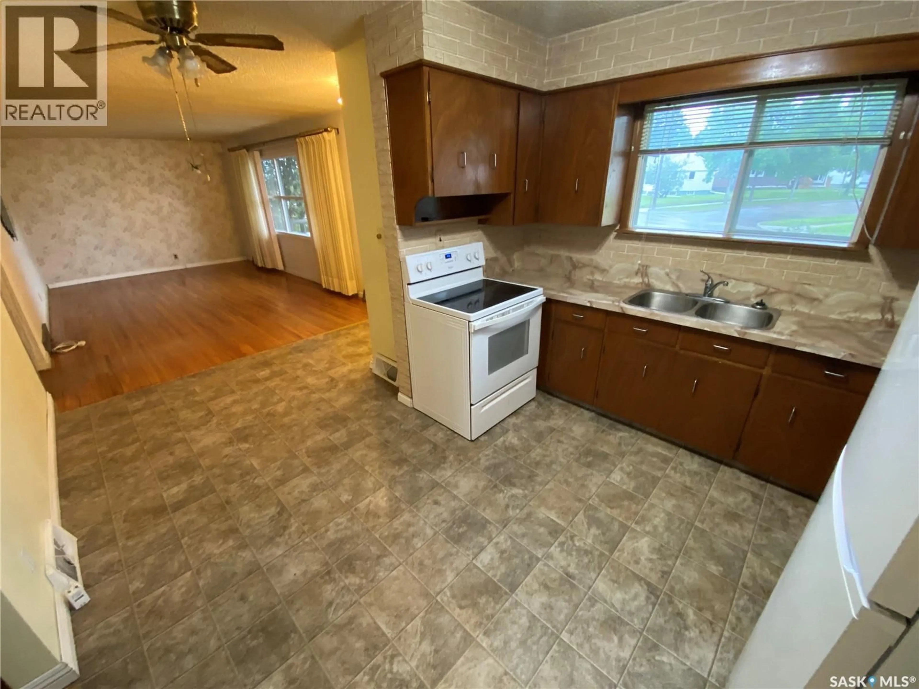 Standard kitchen, unknown for S - 192 THIRD AVENUE, Yorkton Saskatchewan S3N1E7