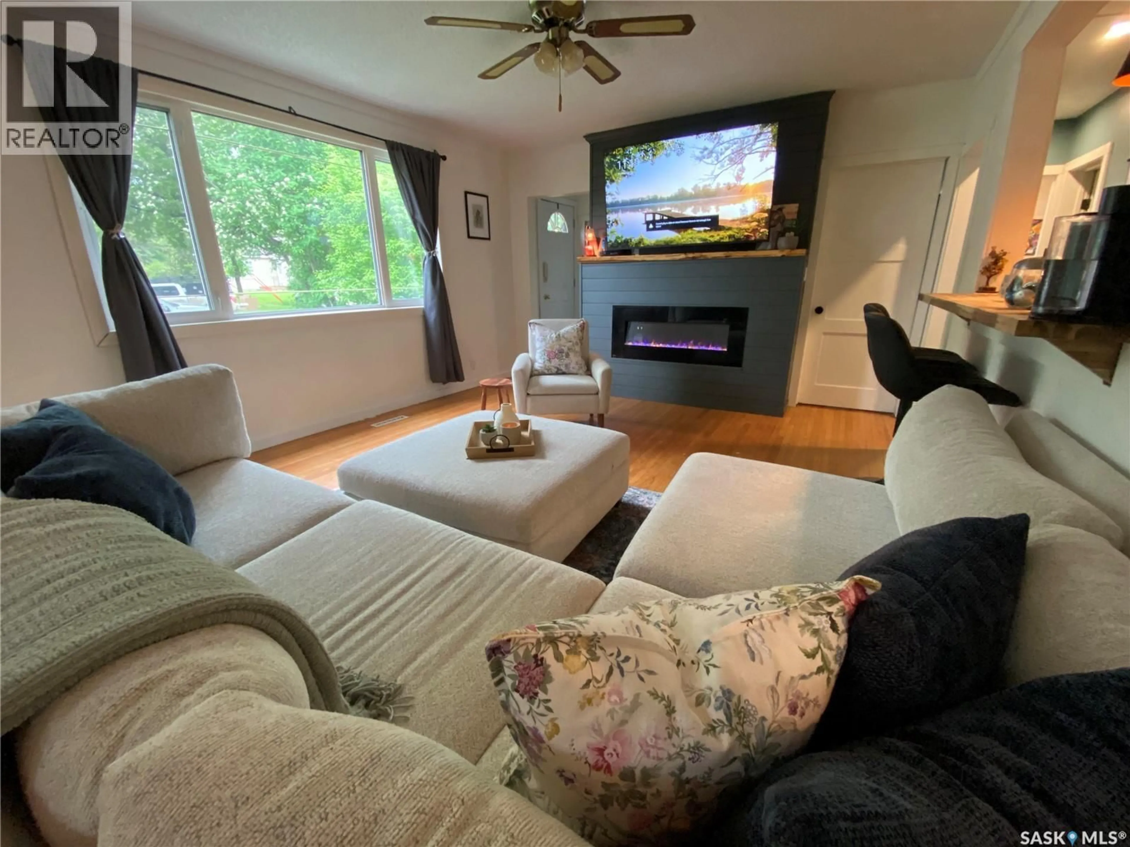 Living room with furniture, wood/laminate floor for 91 HAULTAIN AVENUE, Yorkton Saskatchewan S3N1X6