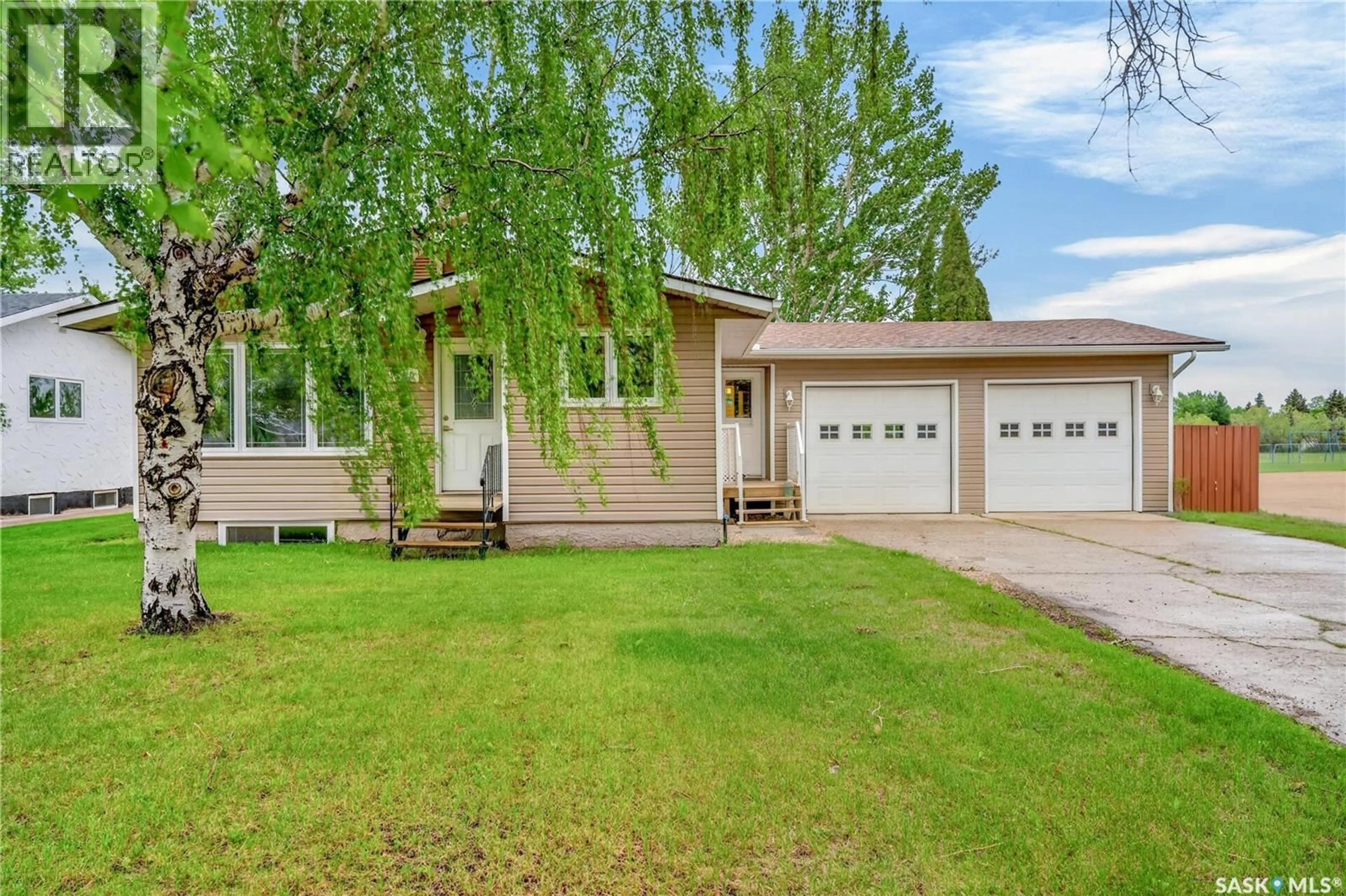 Home with vinyl exterior material, street for 520 CARIBOU CRESCENT, Tisdale Saskatchewan S0E1T0