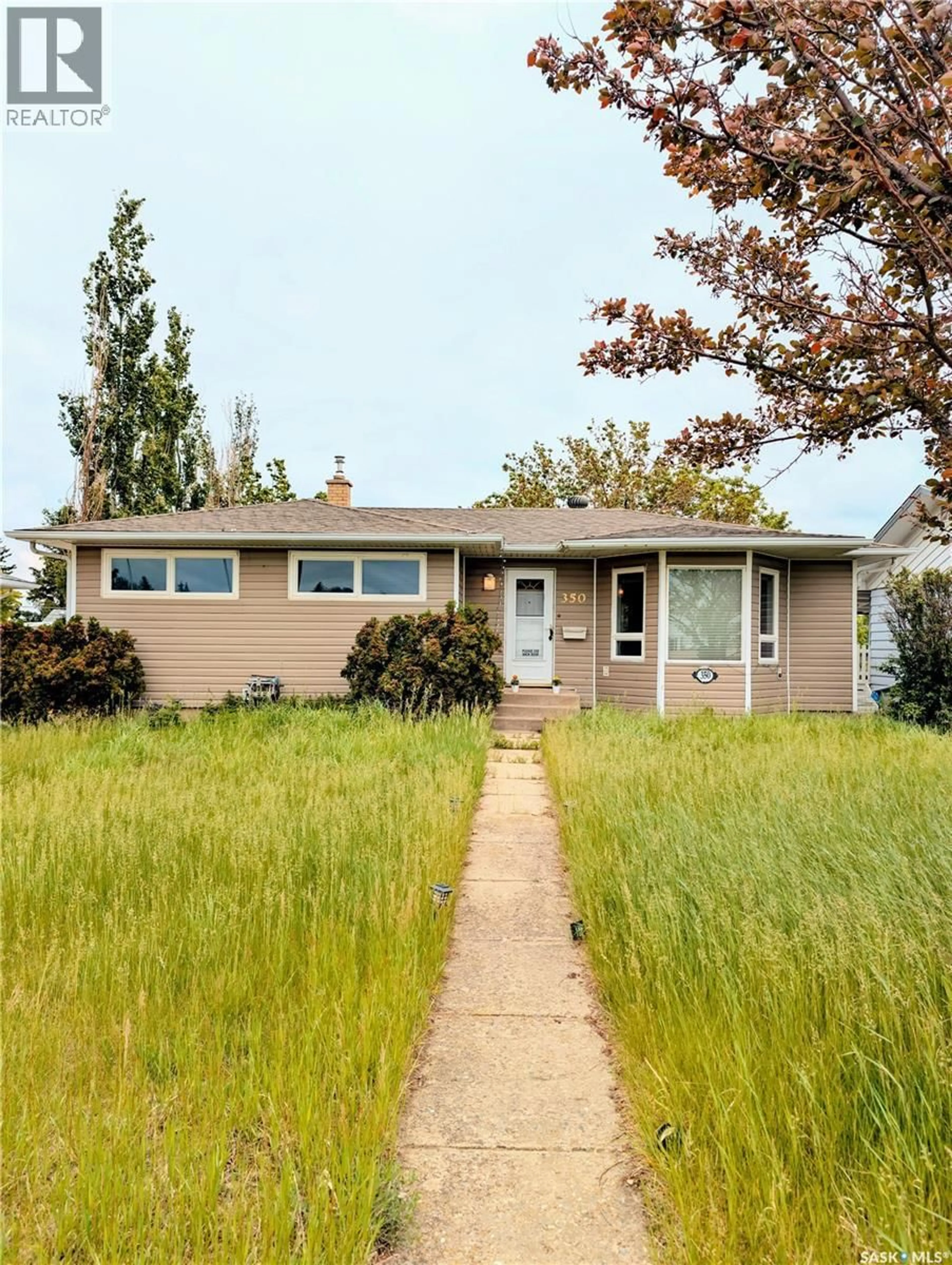 Home with vinyl exterior material, street for 350 BEGG STREET, Swift Current Saskatchewan S9H0K6
