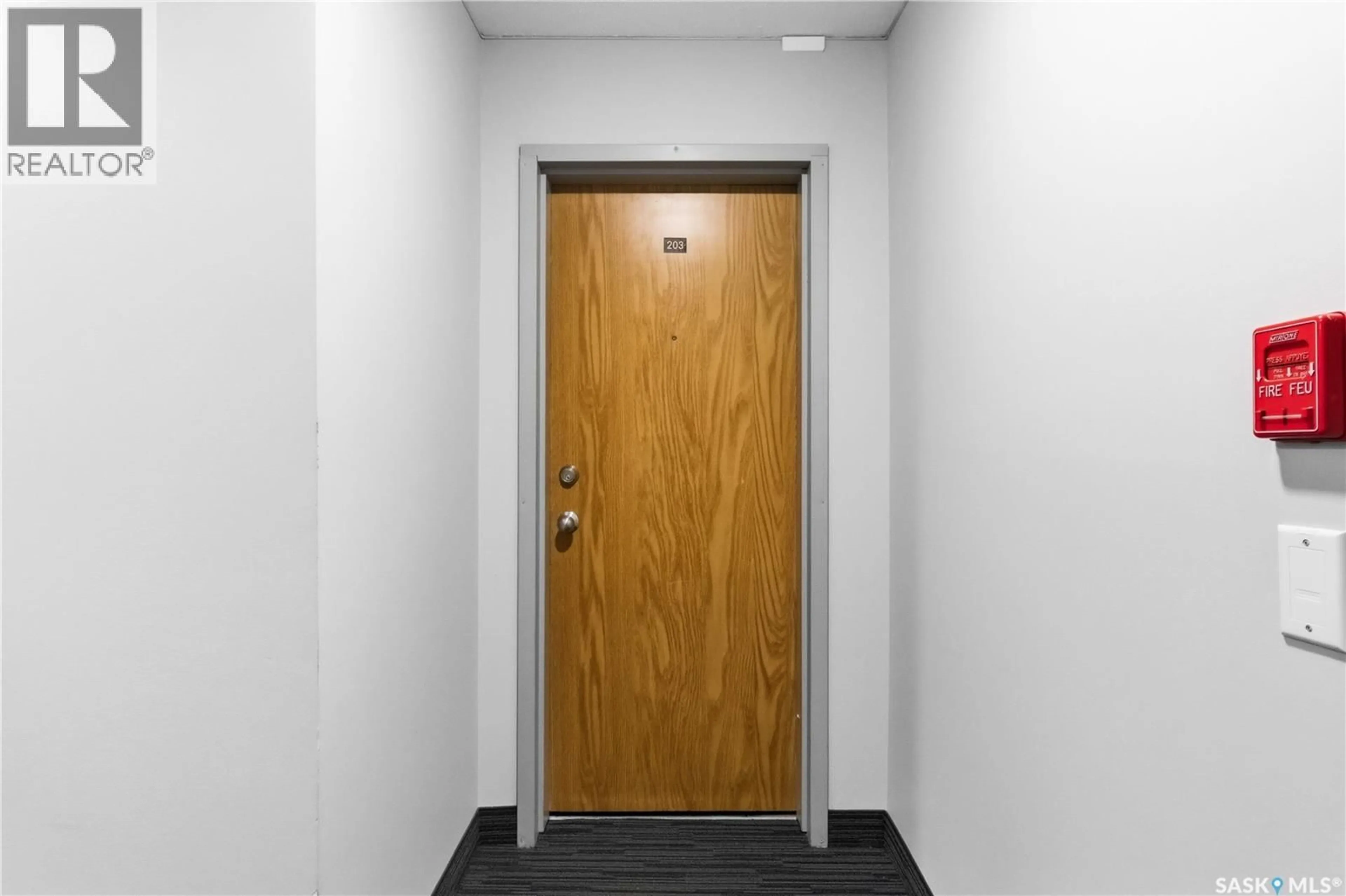 Indoor foyer for 203 - 365 KINGSMERE BOULEVARD, Saskatoon Saskatchewan S7J4J6