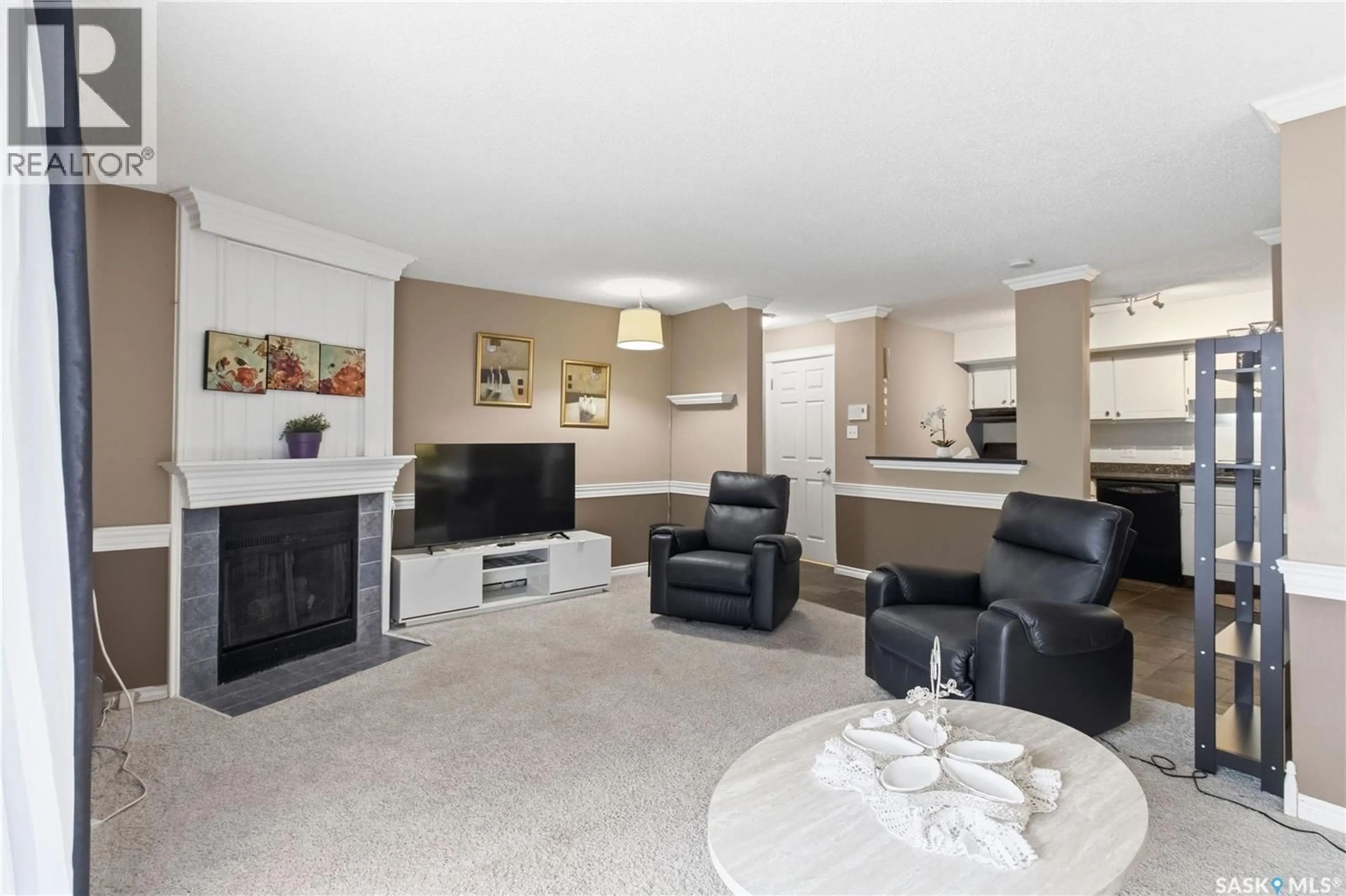 Living room with furniture, unknown for 203 - 365 KINGSMERE BOULEVARD, Saskatoon Saskatchewan S7J4J6