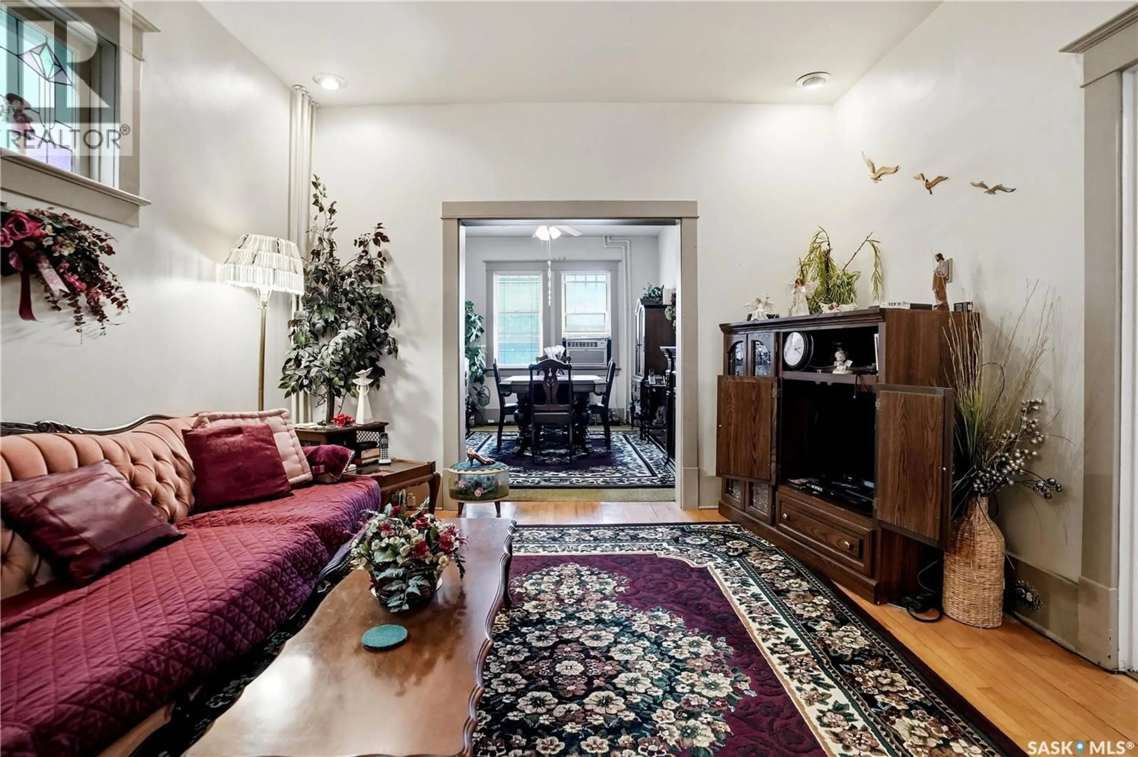 Living room with furniture, unknown for 1320 VICTORIA AVENUE, Regina Saskatchewan S4P0P1