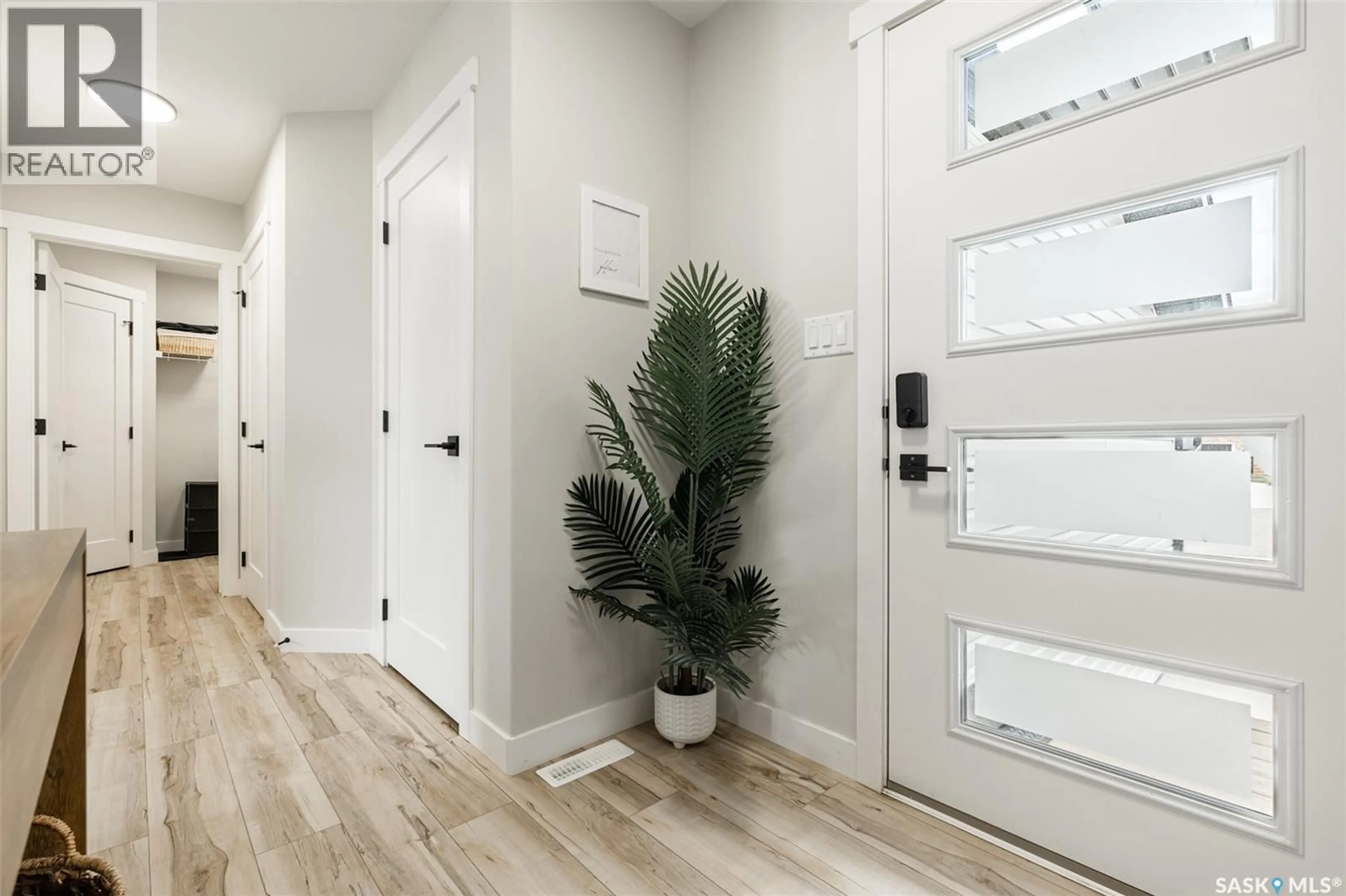 Indoor entryway for 428 MYLES HEIDT MANOR, Saskatoon Saskatchewan S7W0Z4