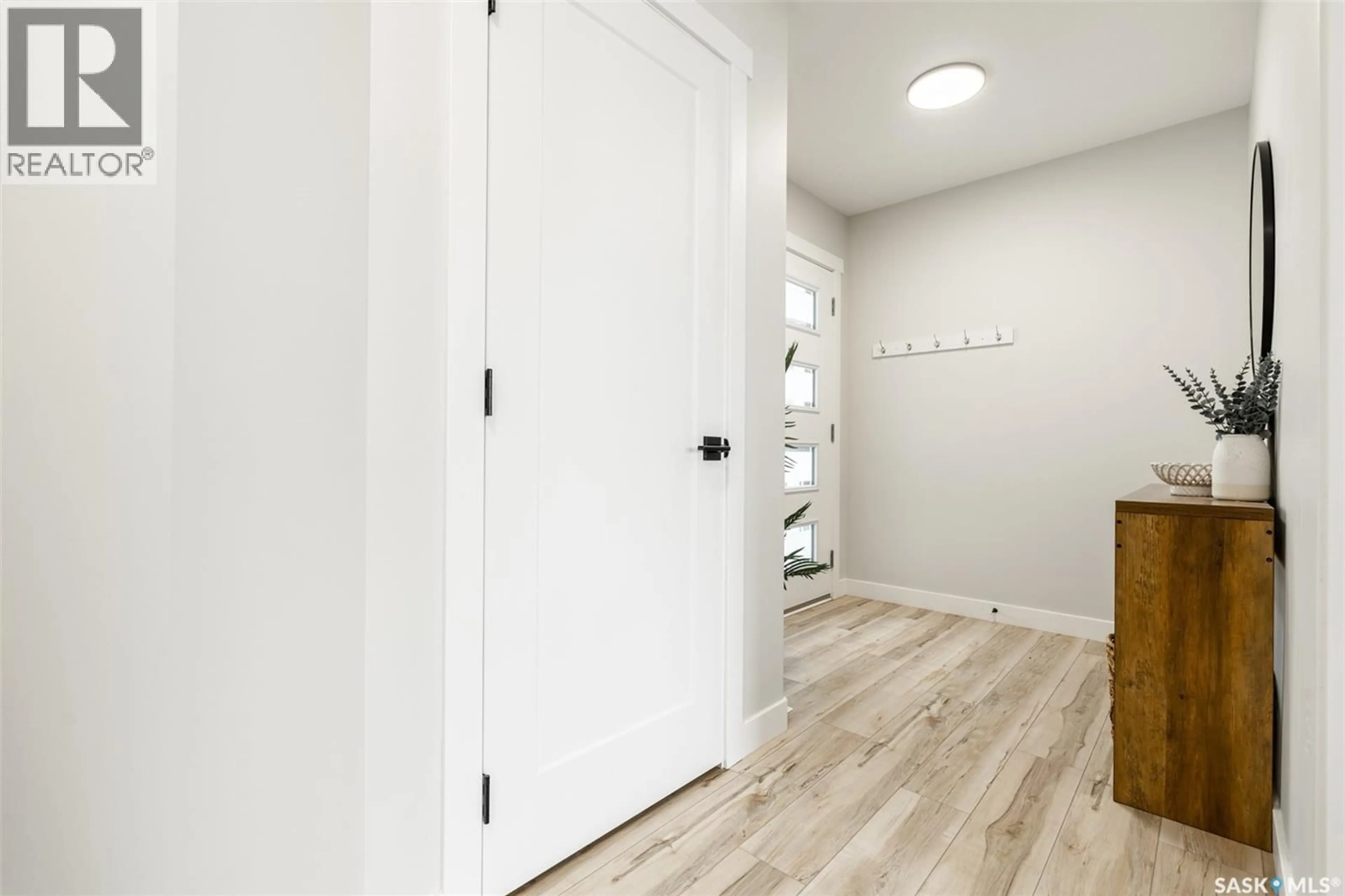 Indoor entryway for 428 MYLES HEIDT MANOR, Saskatoon Saskatchewan S7W0Z4