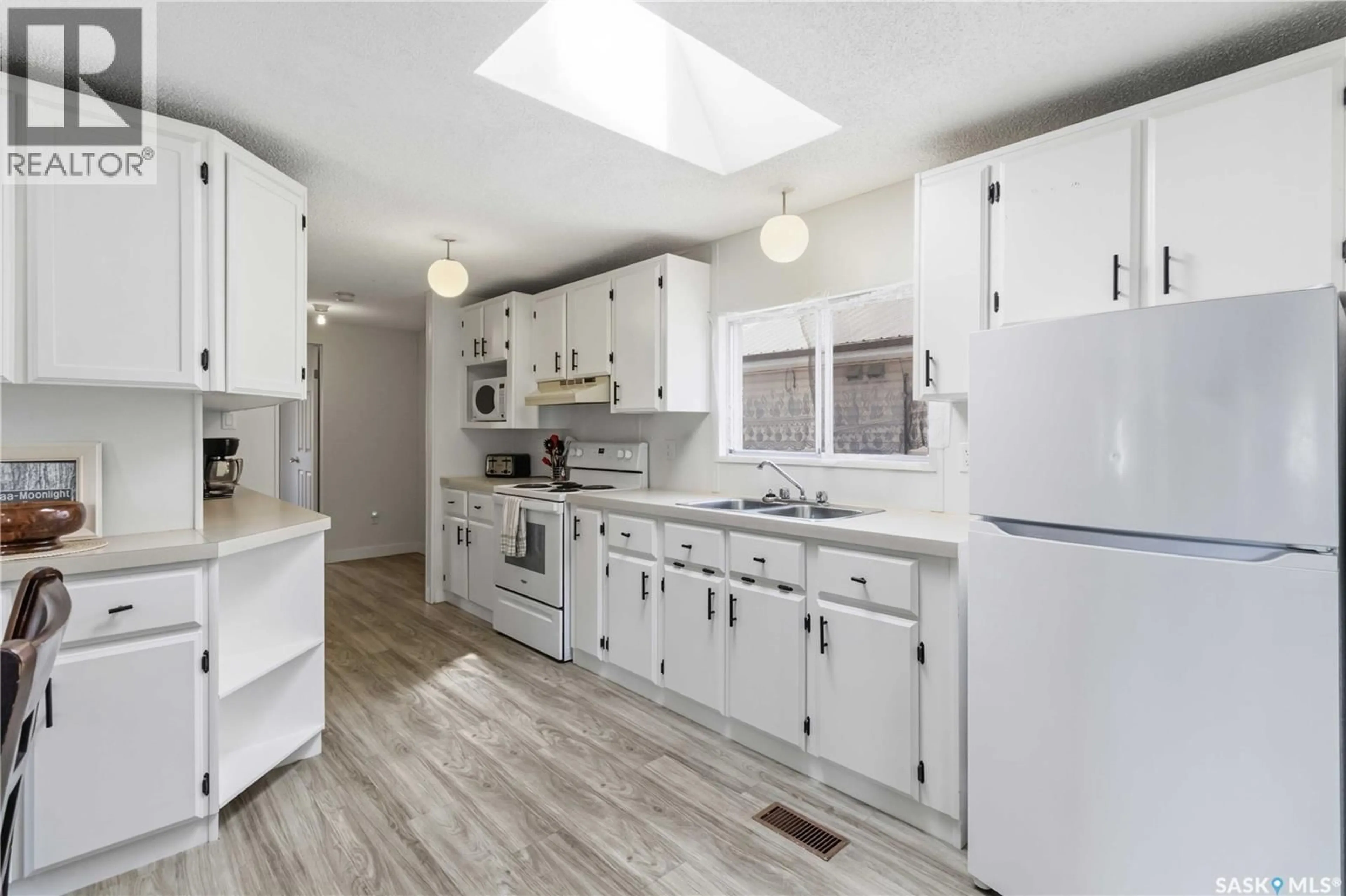 Open concept kitchen, unknown for 16 ARCHIE CLAMPITT DRIVE, Kivimaa-Moonlight Bay Saskatchewan S0M1J0