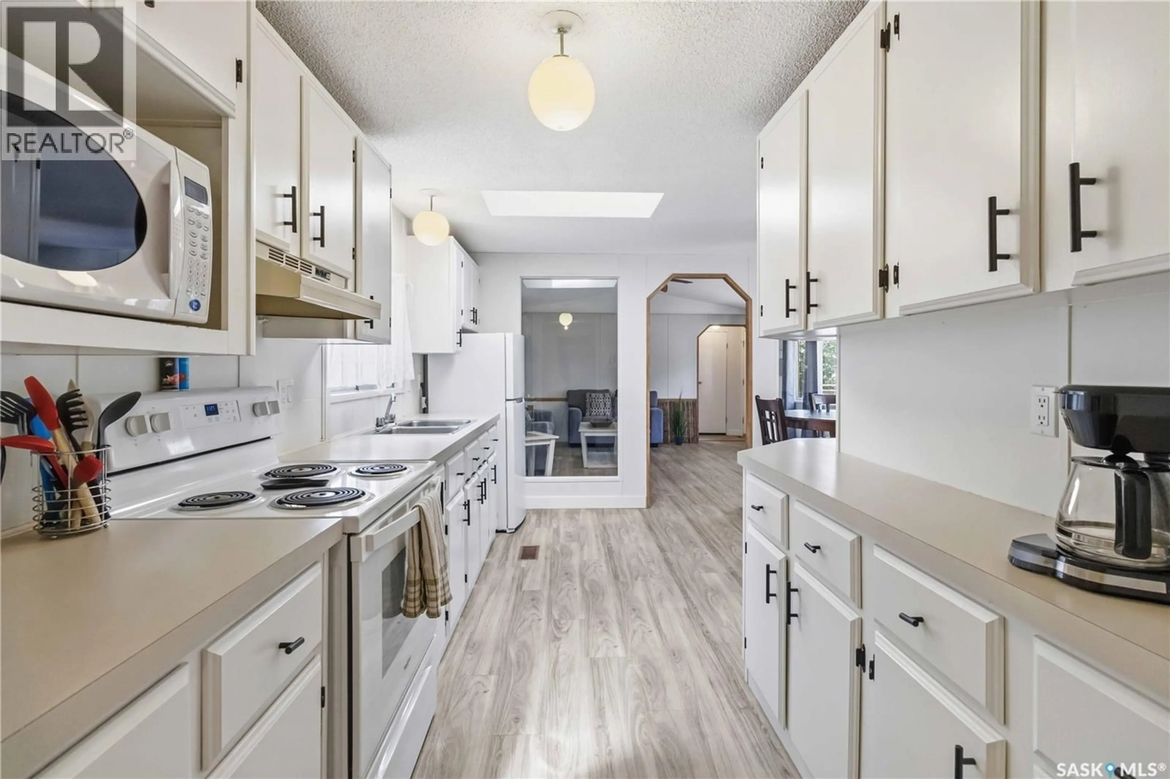 Open concept kitchen, unknown for 16 ARCHIE CLAMPITT DRIVE, Kivimaa-Moonlight Bay Saskatchewan S0M1J0