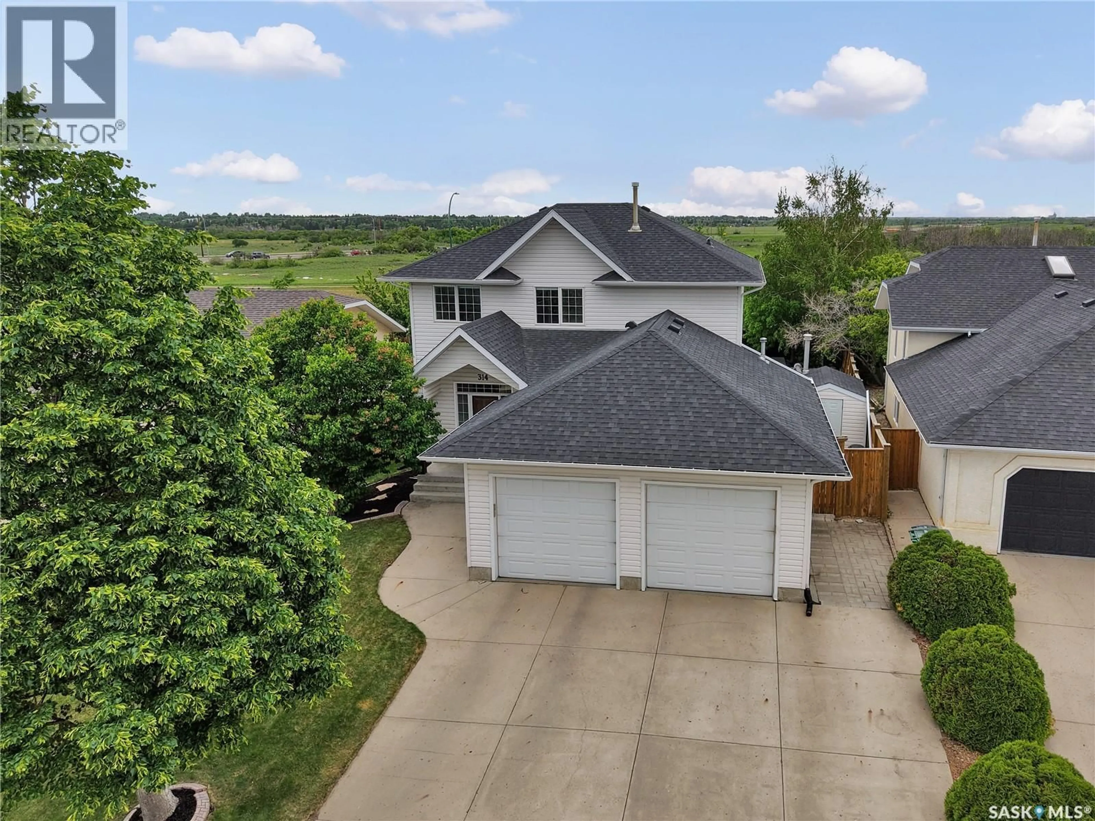 A pic from outside/outdoor area/front of a property/back of a property/a pic from drone, unknown for 314 BEERLING CRESCENT, Saskatoon Saskatchewan S7S1K4