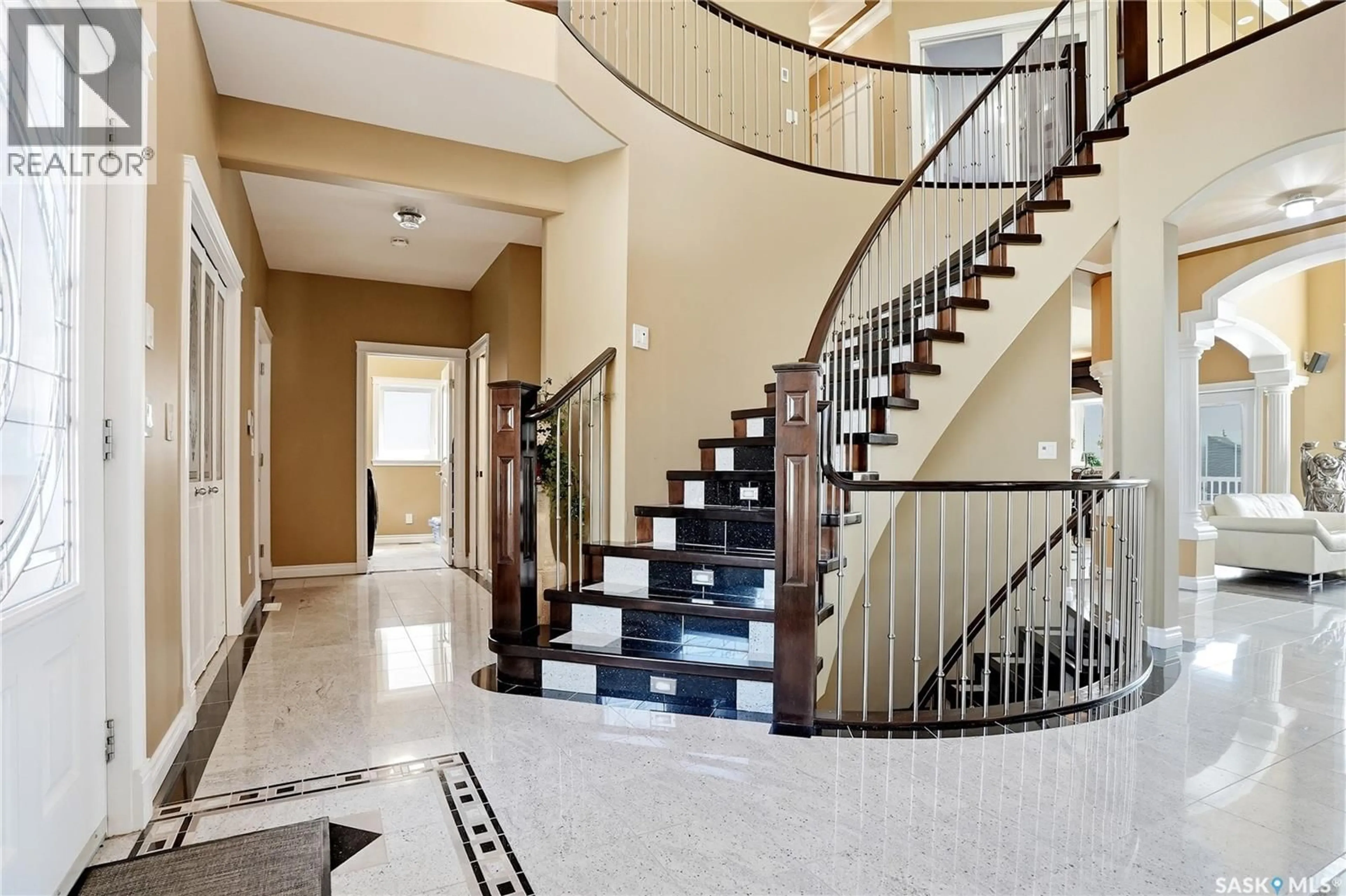 Indoor foyer for 1607 STENSRUD ROAD, Saskatoon Saskatchewan S7W0C5