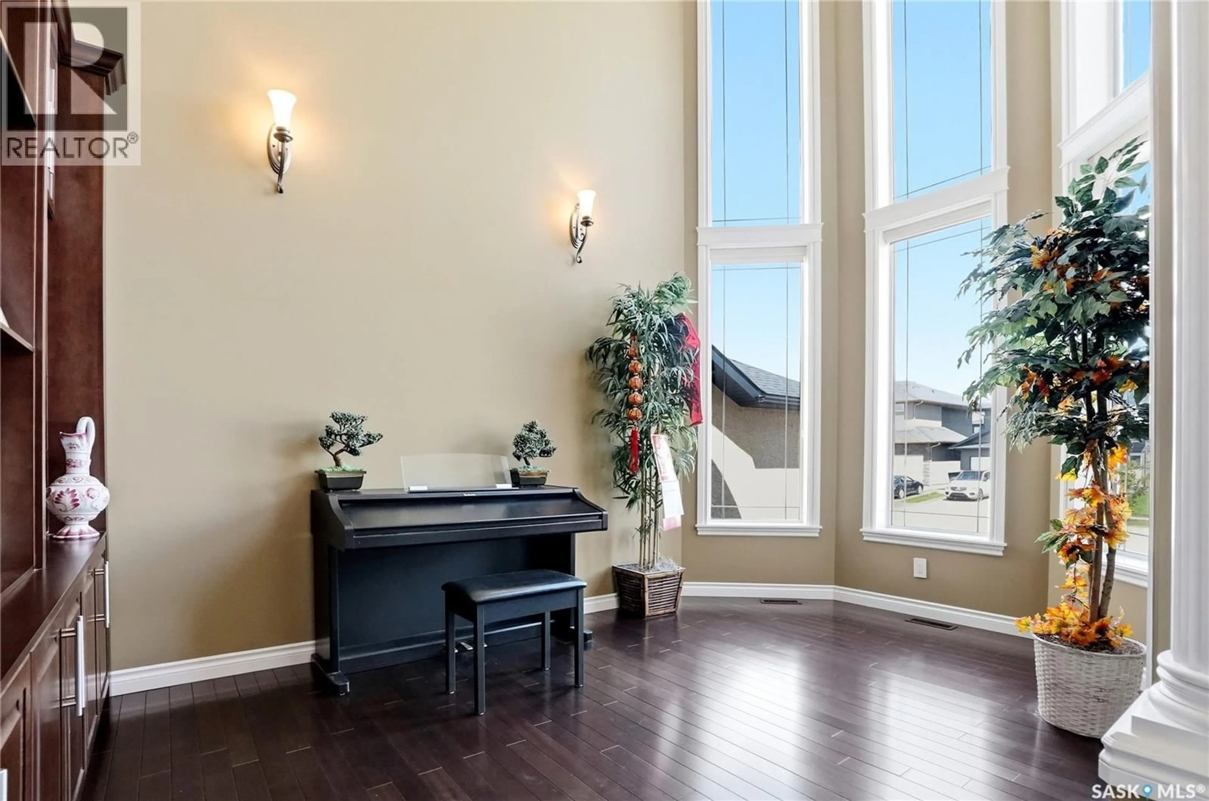 Indoor foyer for 1607 STENSRUD ROAD, Saskatoon Saskatchewan S7W0C5