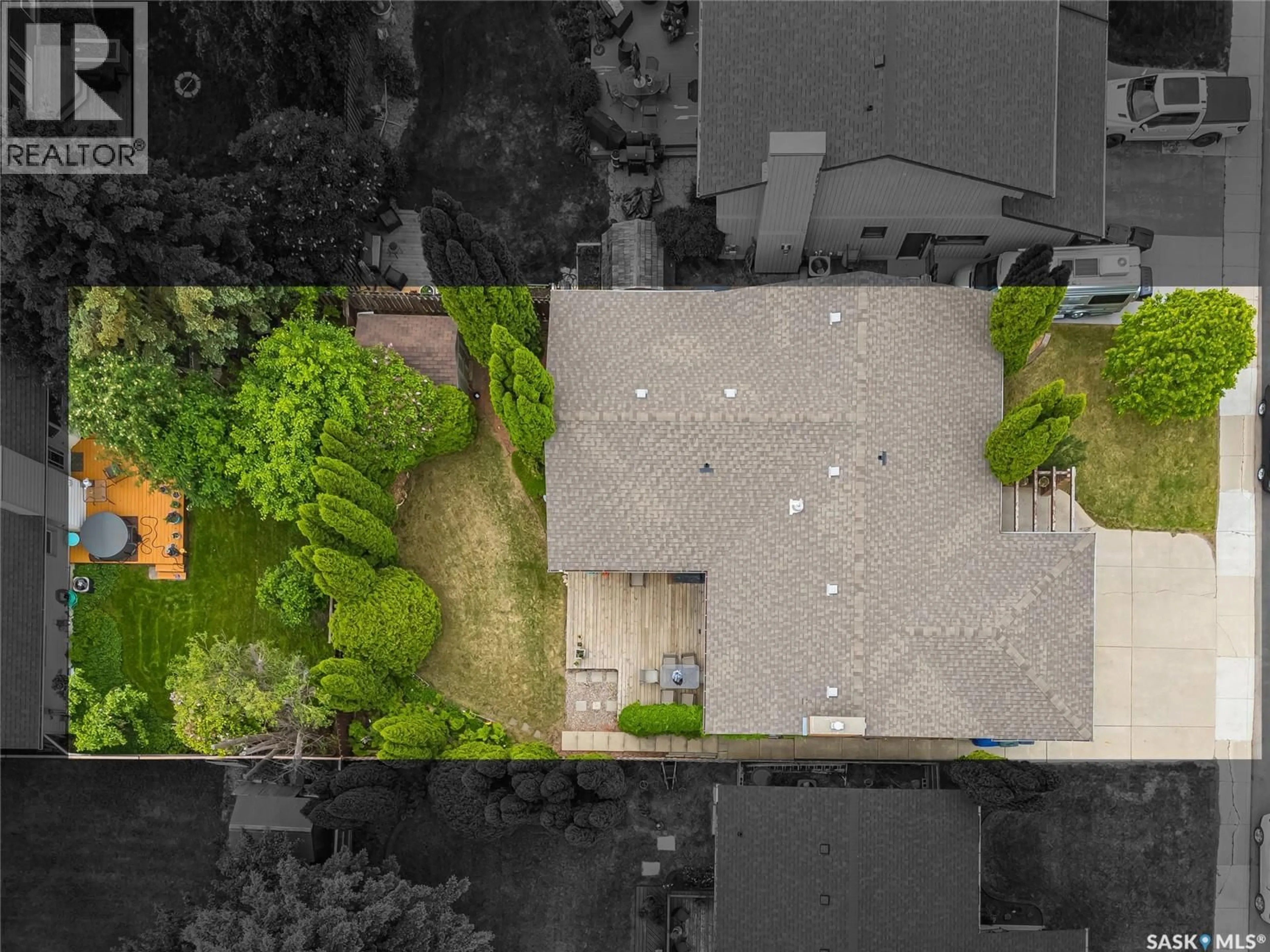 A pic from outside/outdoor area/front of a property/back of a property/a pic from drone, street for 330 WHITESHORE WAY, Saskatoon Saskatchewan S7J4C2