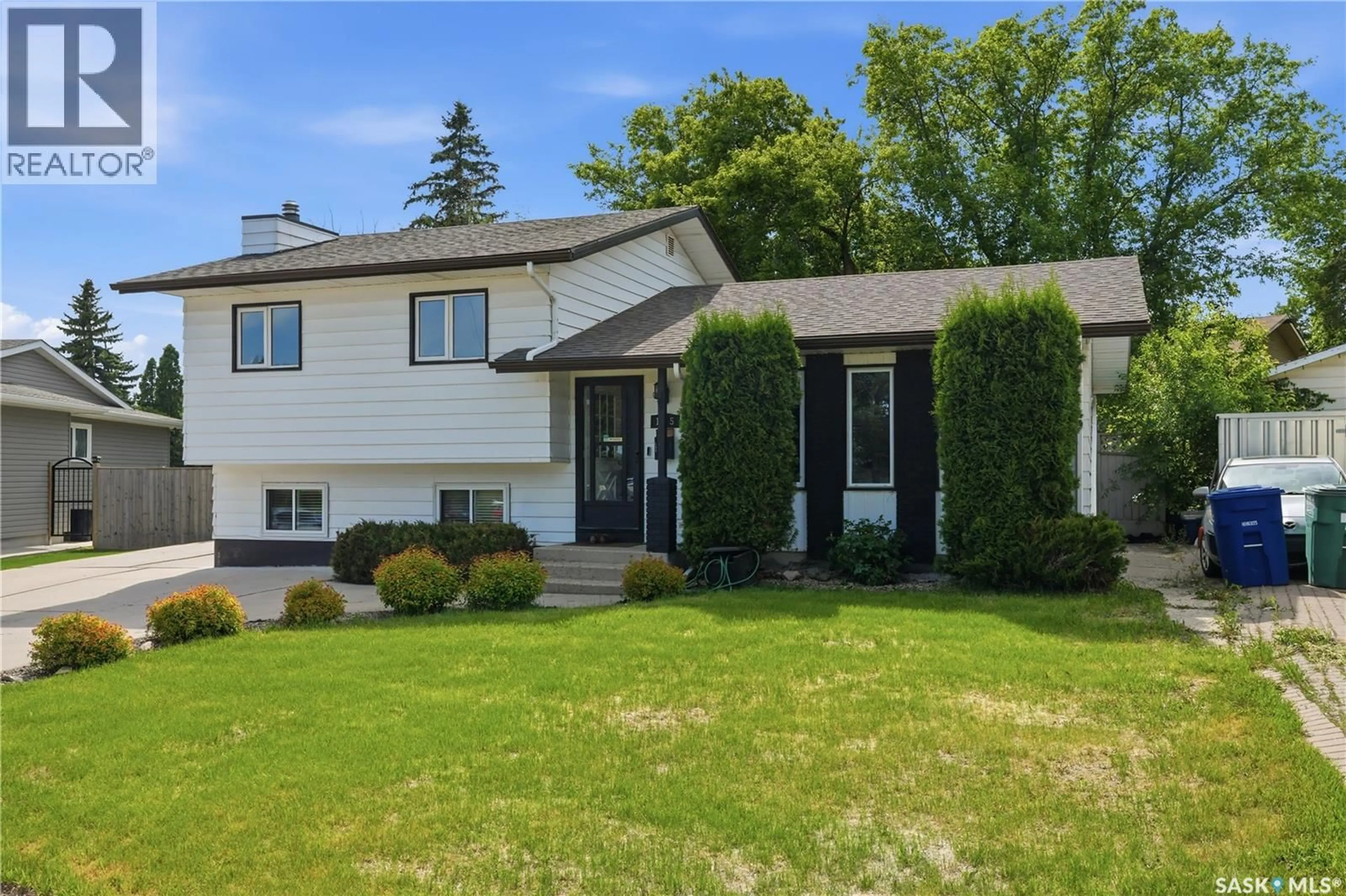 Home with vinyl exterior material, street for 135 PENRYN CRESCENT, Saskatoon Saskatchewan S7H5G3