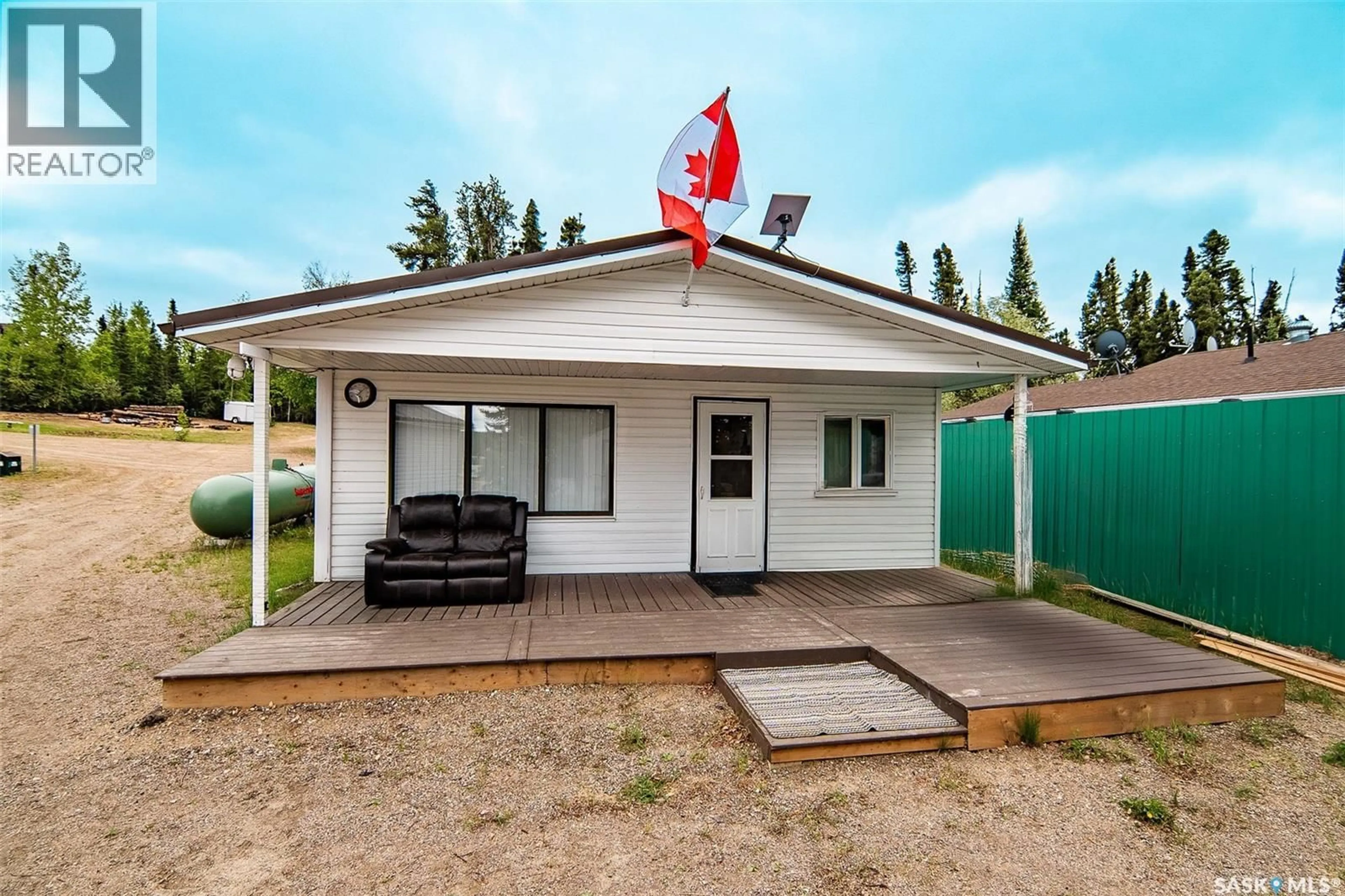 Home with vinyl exterior material, unknown for 6 PETERSON PLACE, Northern Admin District Saskatchewan S0J2J0