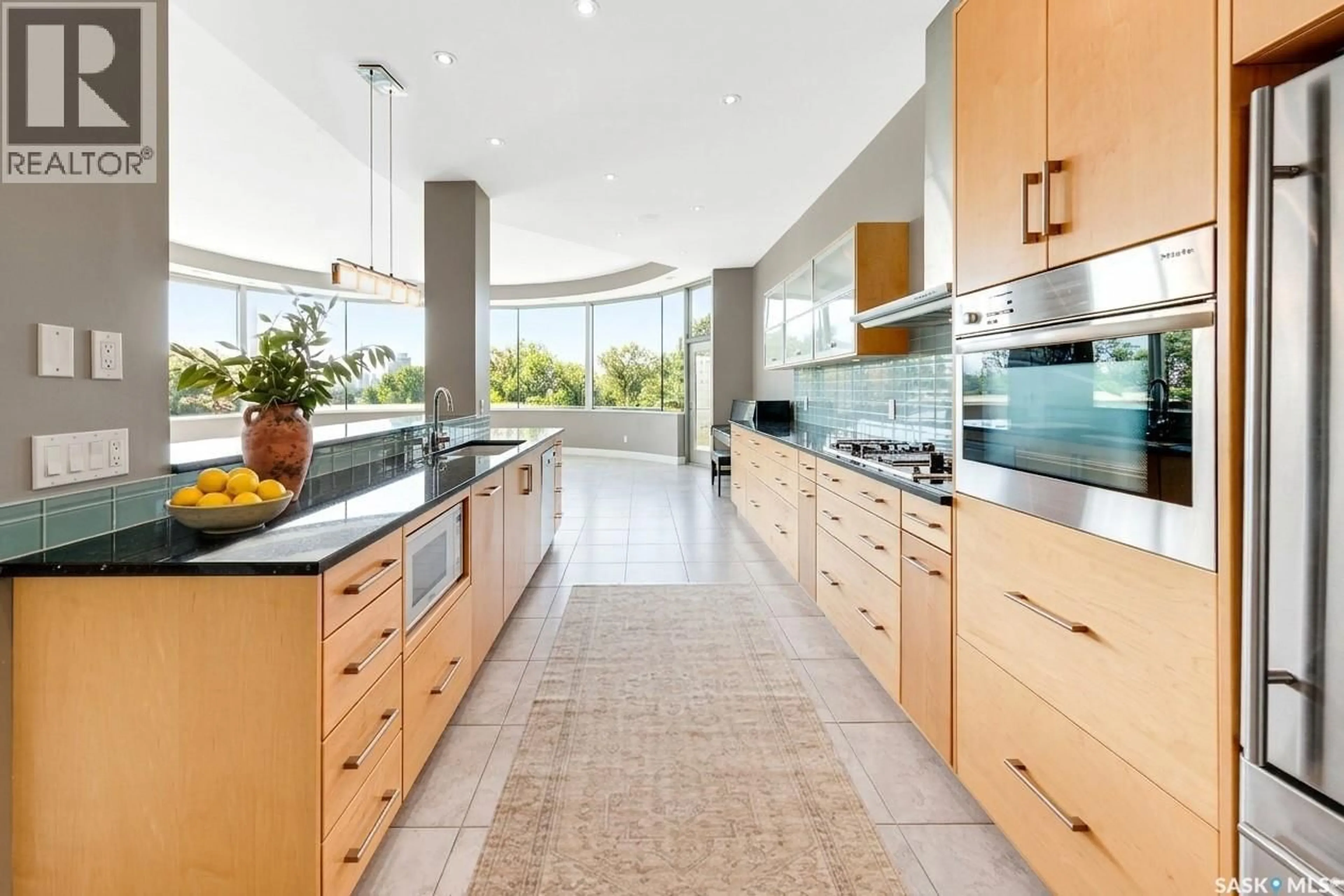 Contemporary kitchen, ceramic/tile floor for 616 SASKATCHEWAN CRESCENT, Saskatoon Saskatchewan S7N0K9