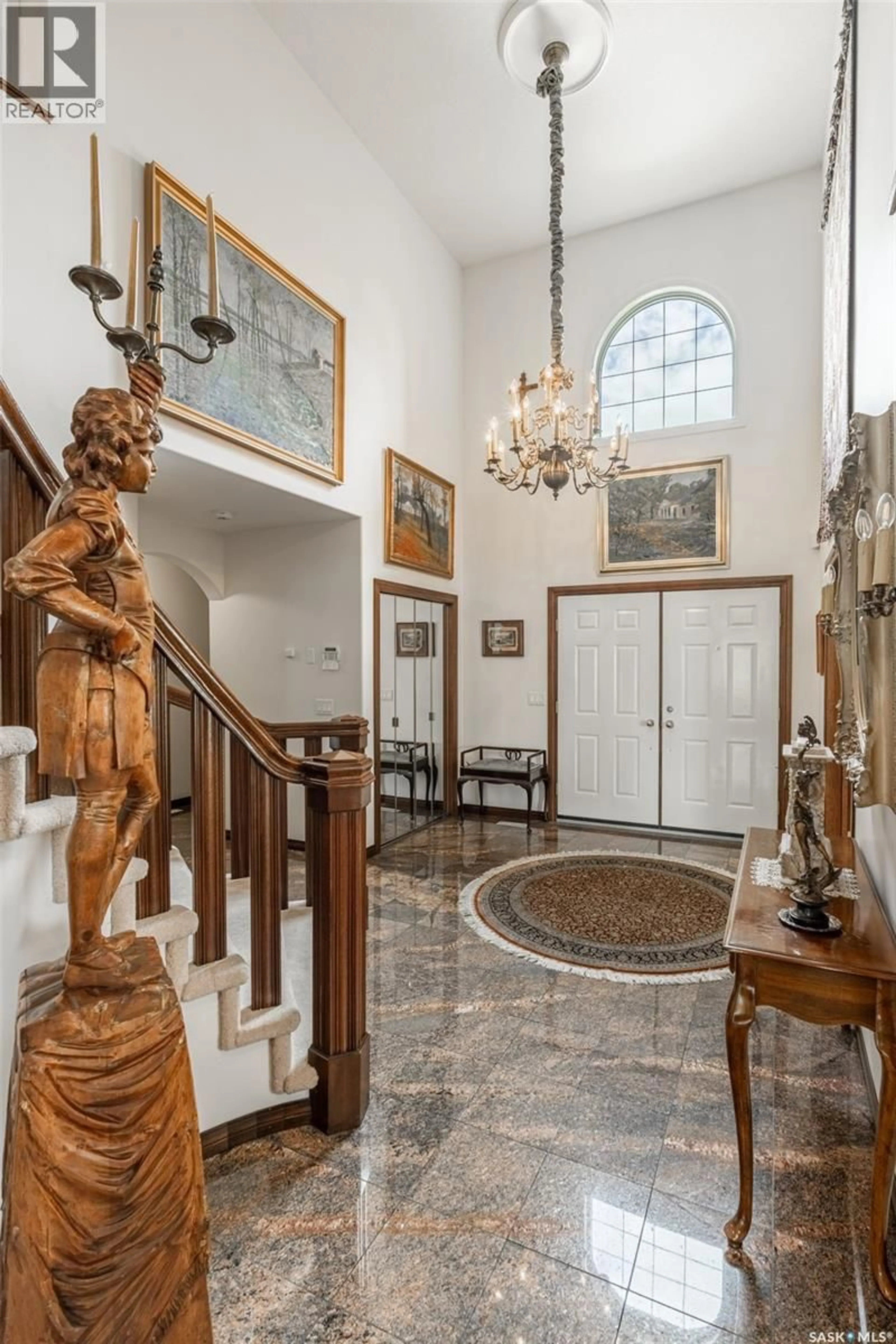 Indoor foyer for 811 BRAESIDE VIEW, Saskatoon Saskatchewan S7V1A7