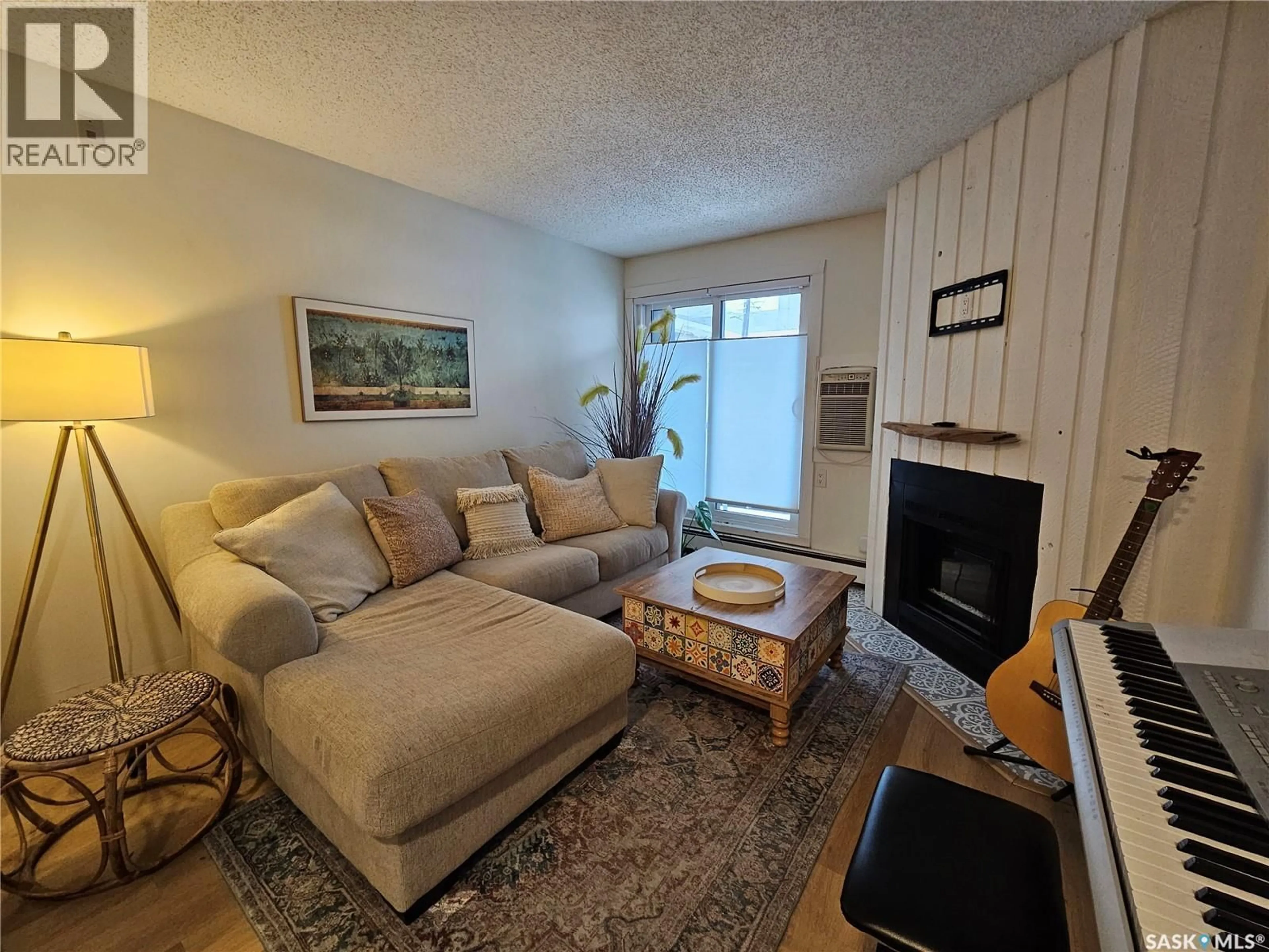 Living room with furniture, unknown for 207 - 512 4TH AVENUE, Saskatoon Saskatchewan S7K2M7