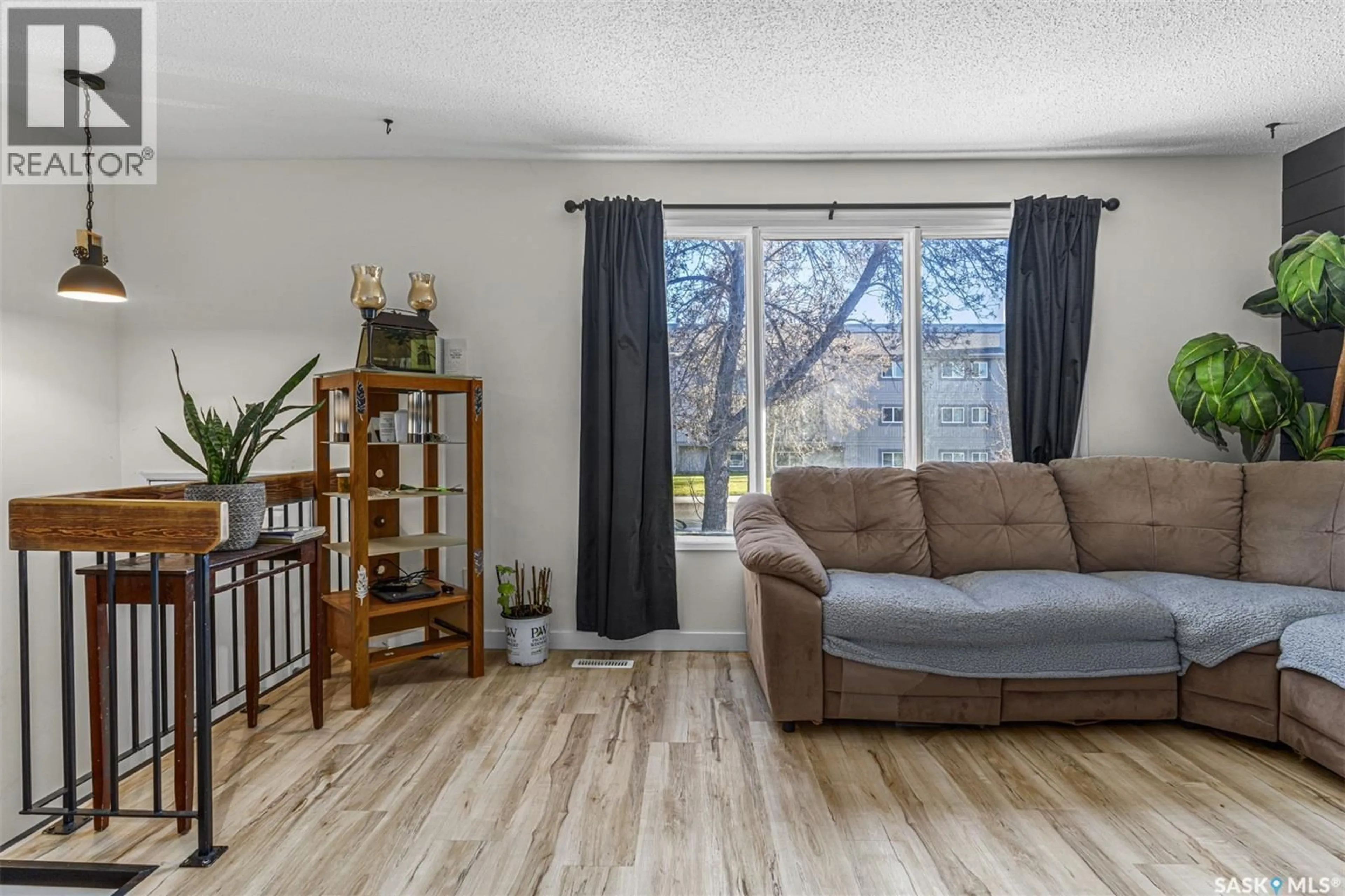 Living room with furniture, wood/laminate floor for 837 KINGSMERE BOULEVARD, Saskatoon Saskatchewan S7J4C4