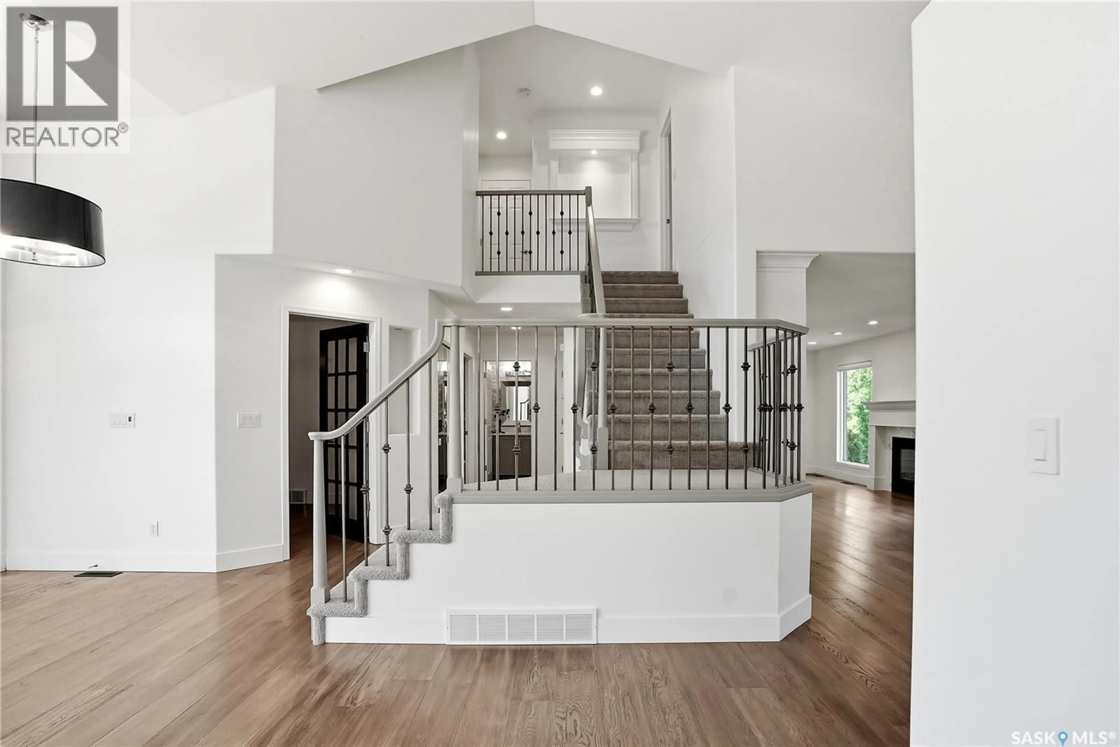 Indoor foyer for 210 HORLICK CRESCENT, Saskatoon Saskatchewan S7N4R5