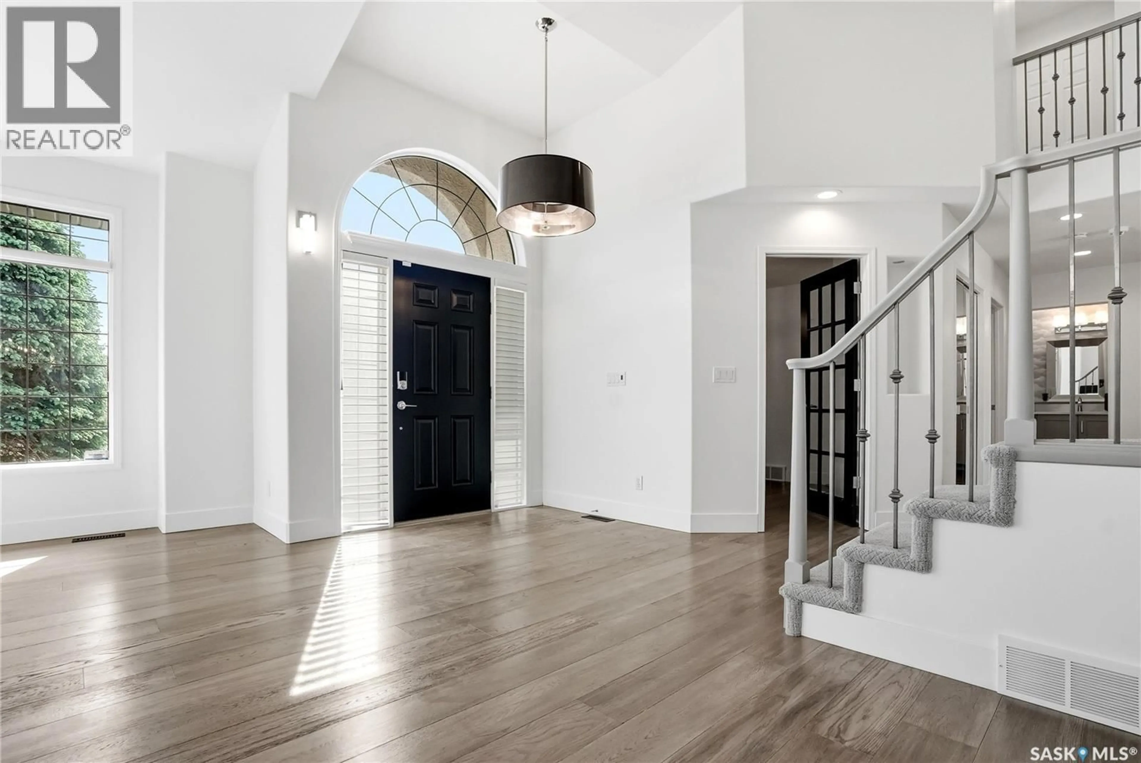 Indoor entryway for 210 HORLICK CRESCENT, Saskatoon Saskatchewan S7N4R5