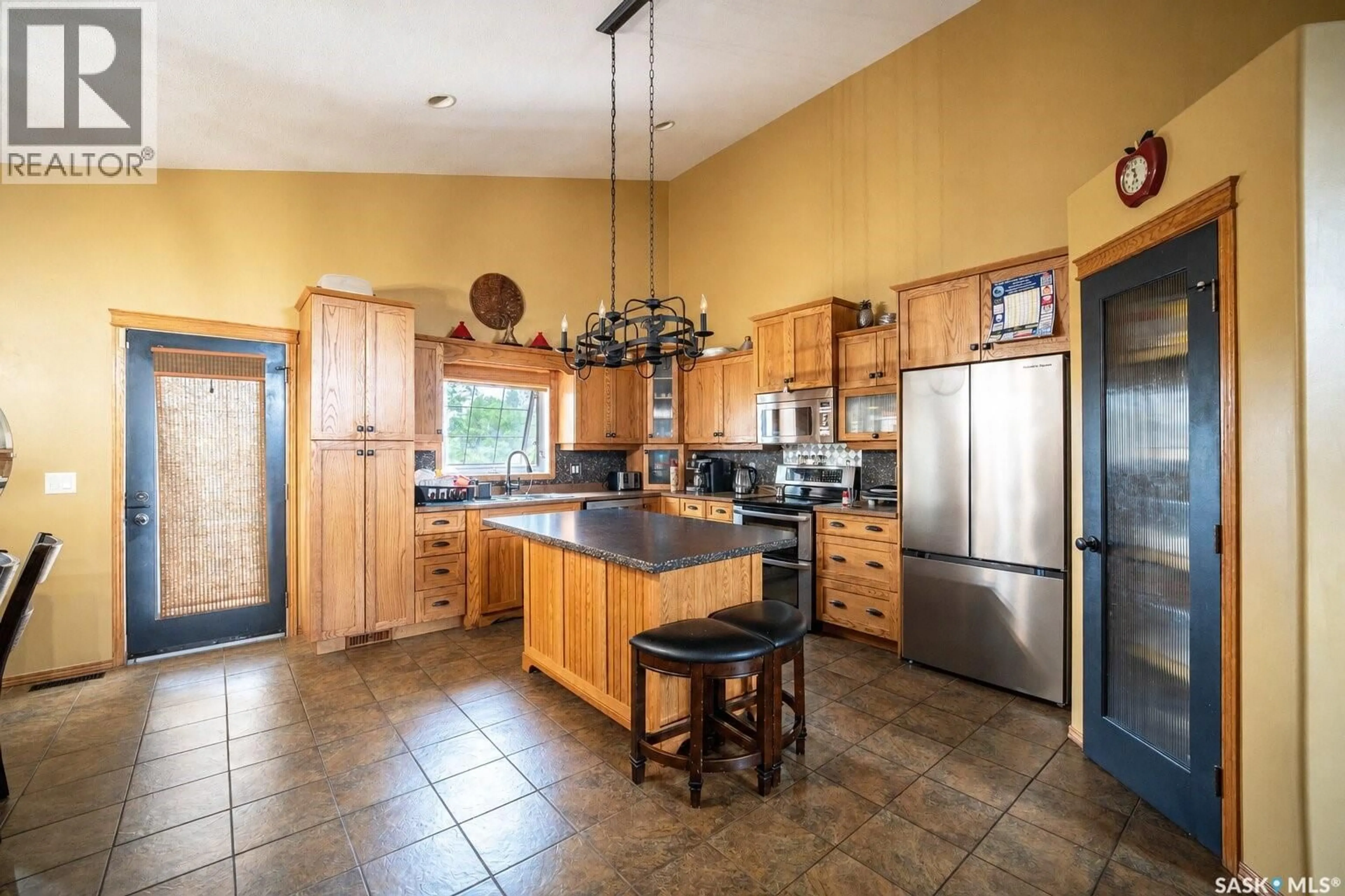 Open concept kitchen, ceramic/tile floor for 703 BEECHMONT LANE, Saskatoon Saskatchewan S7V1C9