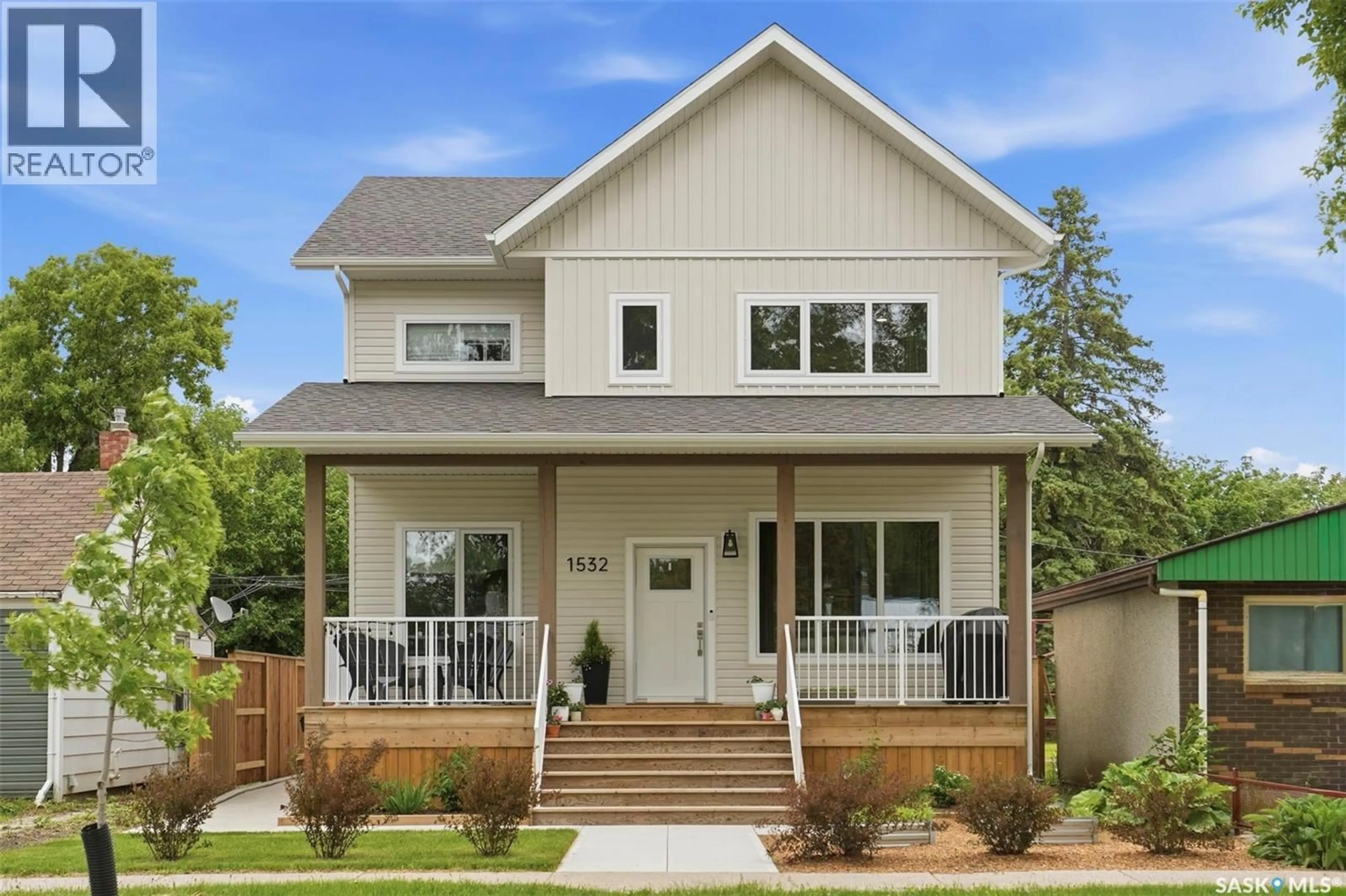 Home with vinyl exterior material, street for 1532 D AVENUE, Saskatoon Saskatchewan S7L1P6