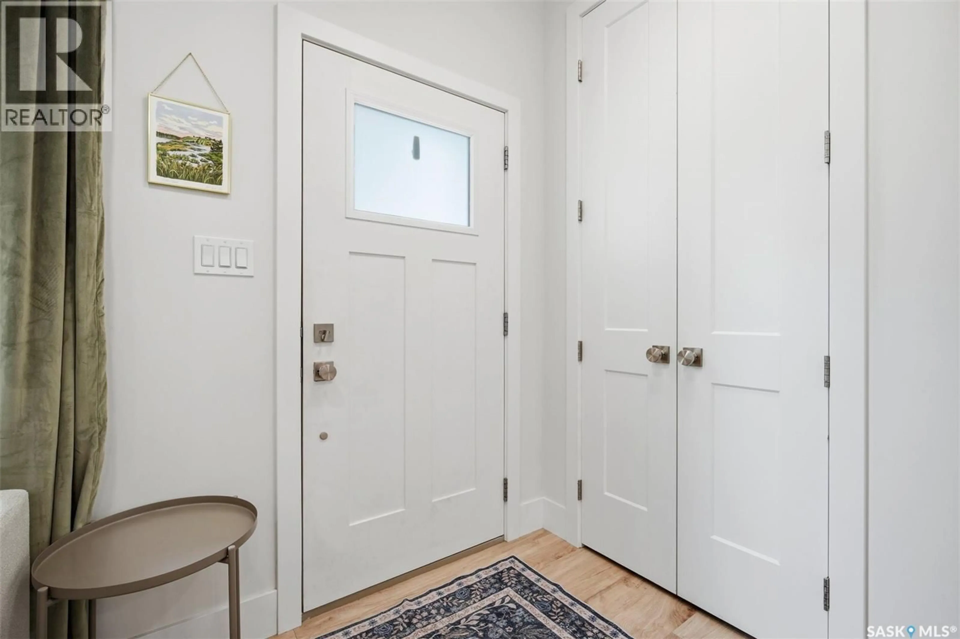 Indoor entryway for 1532 D AVENUE, Saskatoon Saskatchewan S7L1P6