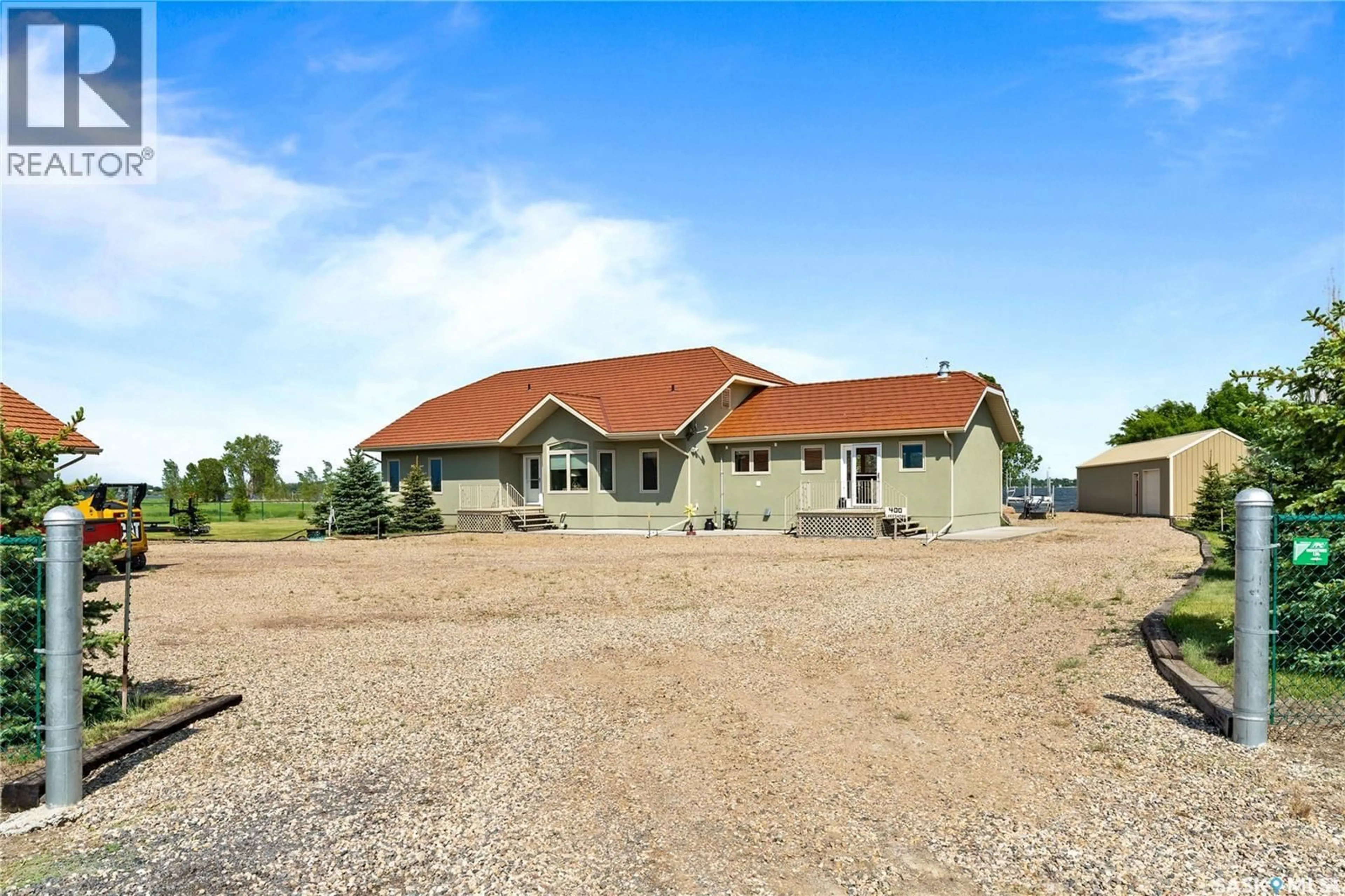 A pic from outside/outdoor area/front of a property/back of a property/a pic from drone, building for 400 LAKESHORE DRIVE, Wee Too Beach Saskatchewan S0G1C0