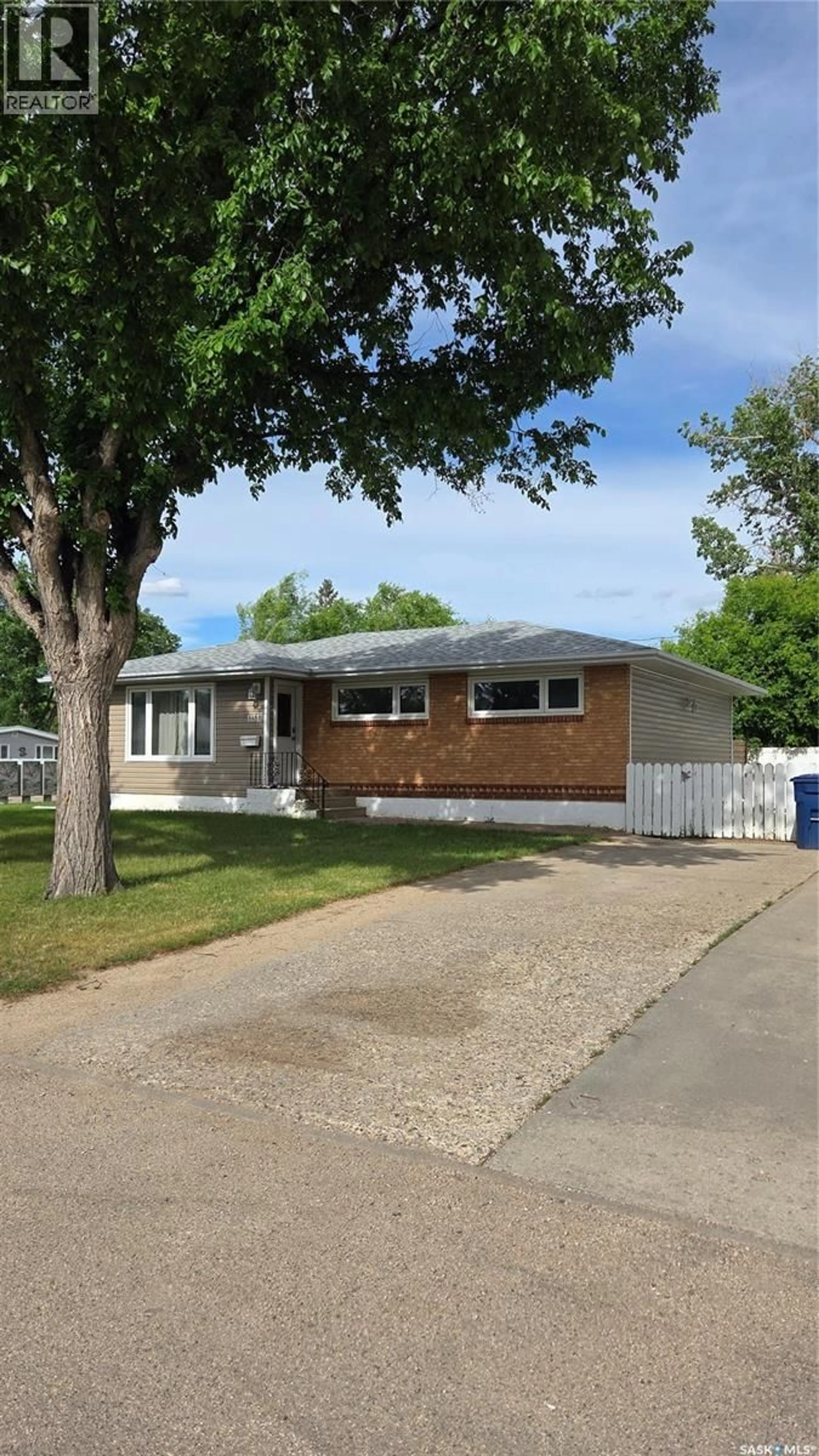 Home with vinyl exterior material, street for 1151 BOGUE AVENUE, Moose Jaw Saskatchewan S6H4M4