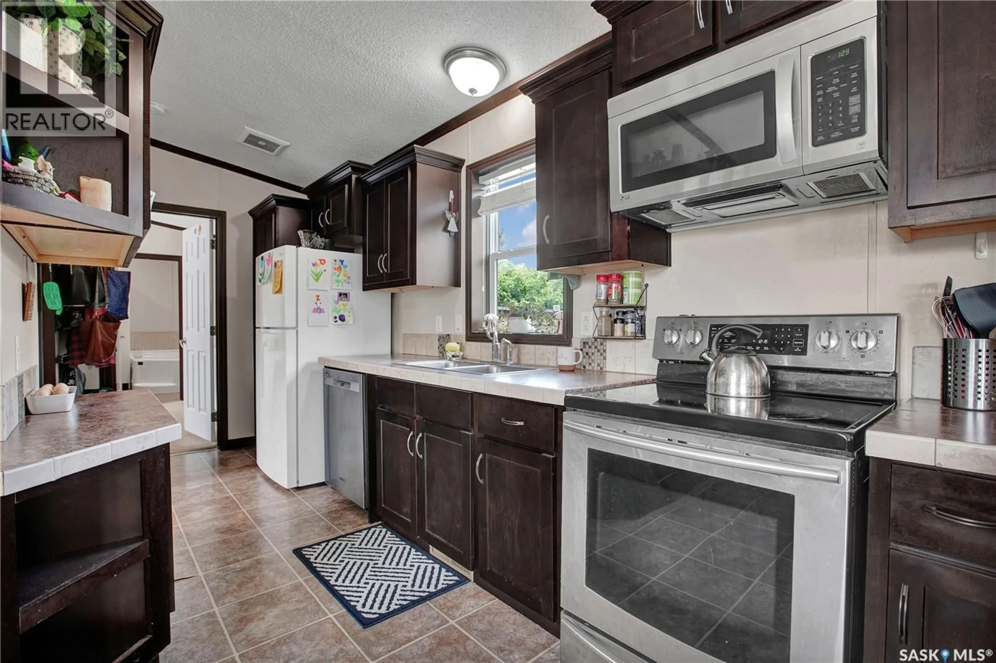 Standard kitchen, ceramic/tile floor for 321 BLUMENTHAL ACCESS RD, Rosthern Rm No. 403 Saskatchewan S0K1X0
