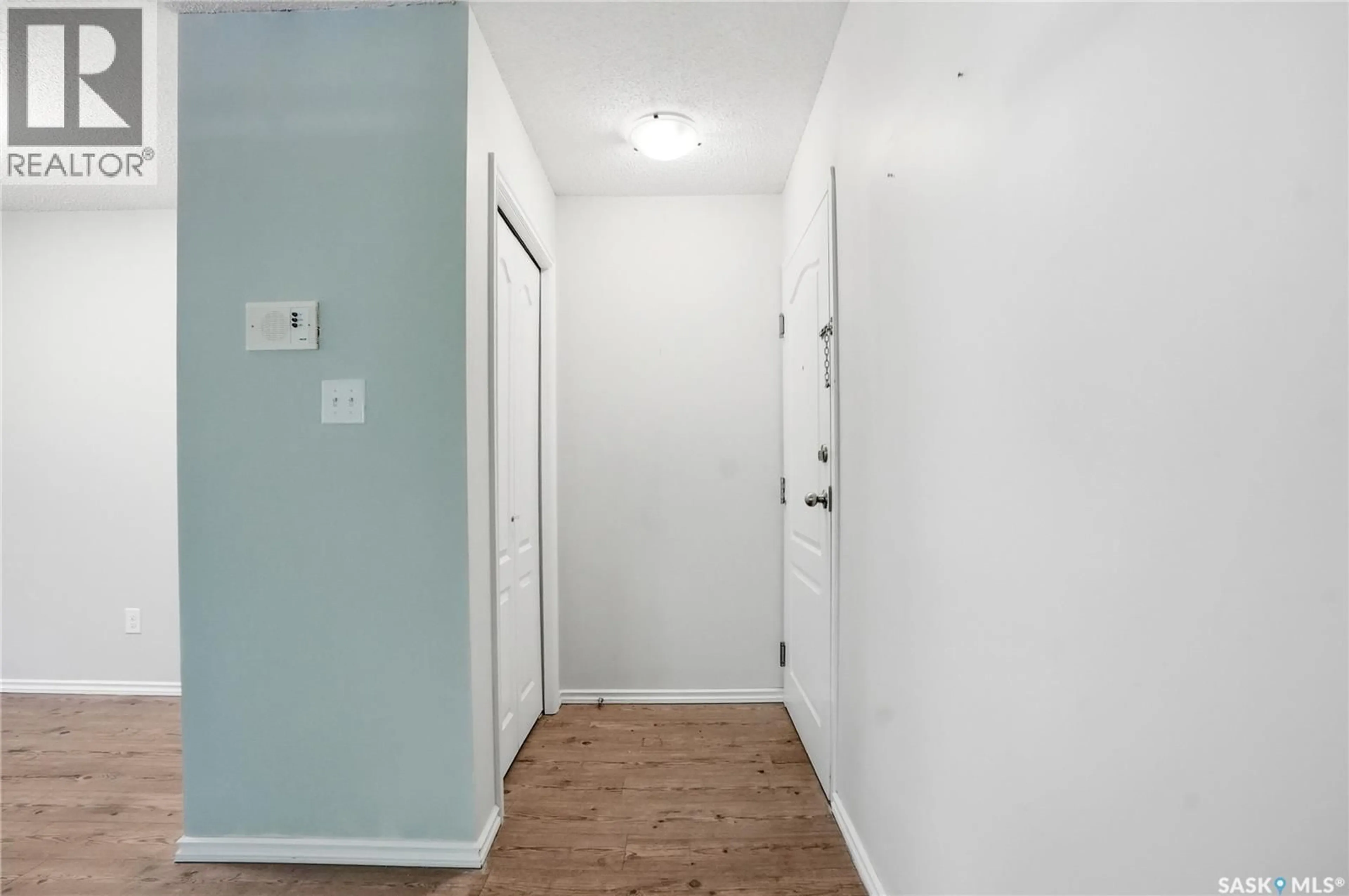 Indoor entryway for 308F - 1121 MCKERCHER DRIVE, Saskatoon Saskatchewan S7H5B8