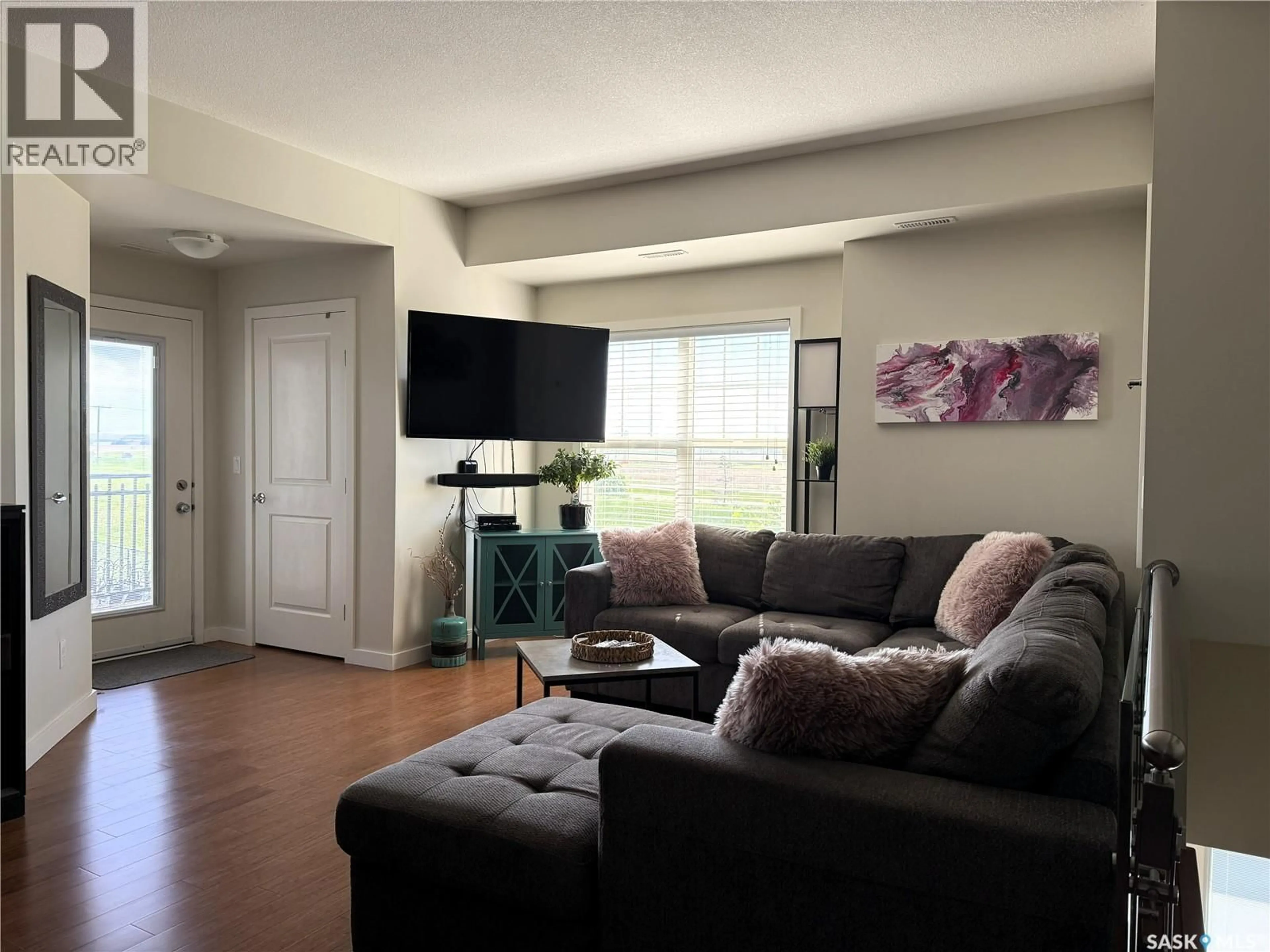 Living room with furniture, unknown for 1015 - 2304 PATRICK CRESCENT, Saskatoon Saskatchewan S7W0M1
