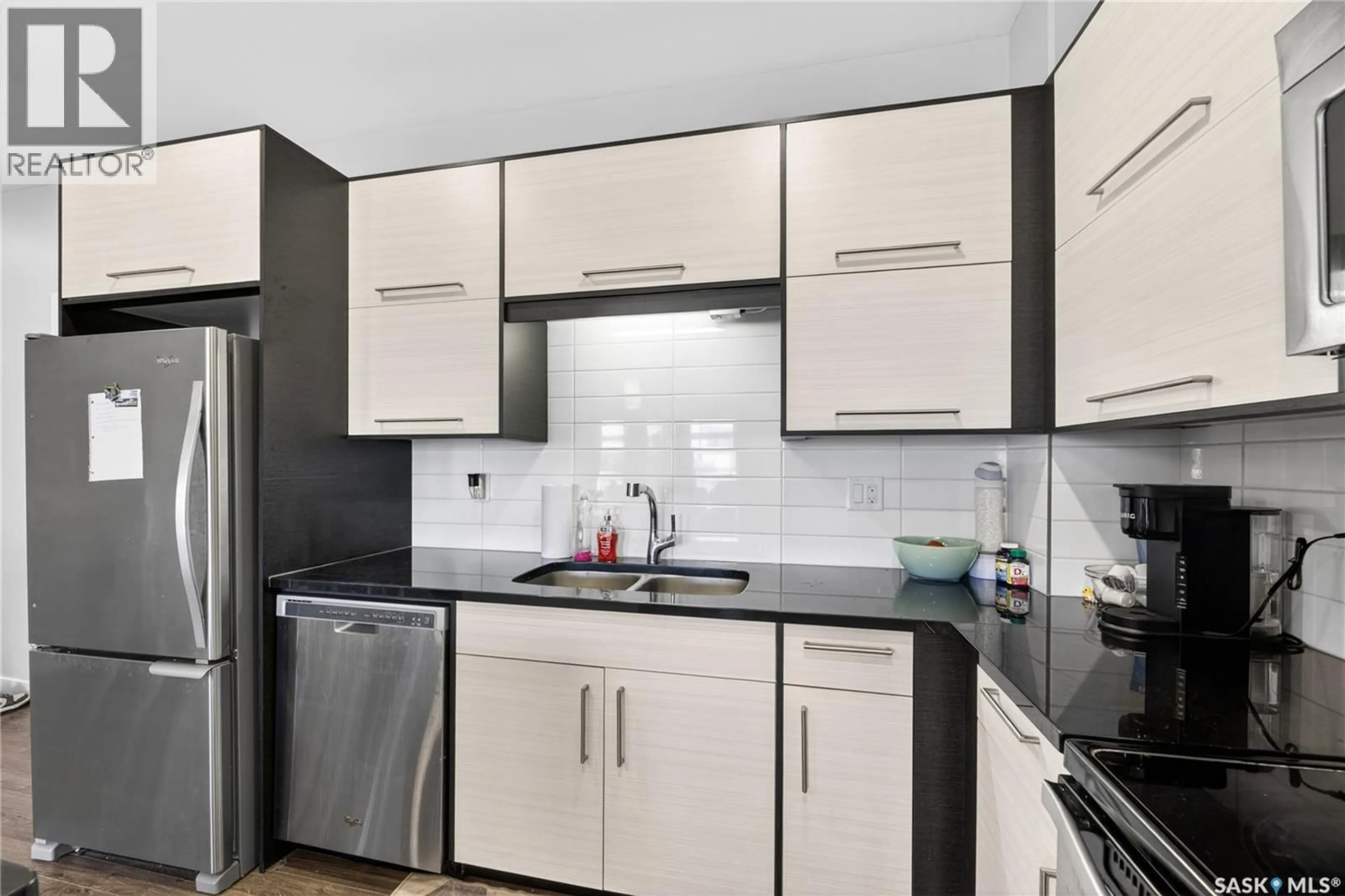 Standard kitchen, ceramic/tile floor for 109 - 502 PEREHUDOFF CRESCENT, Saskatoon Saskatchewan S7N4H6