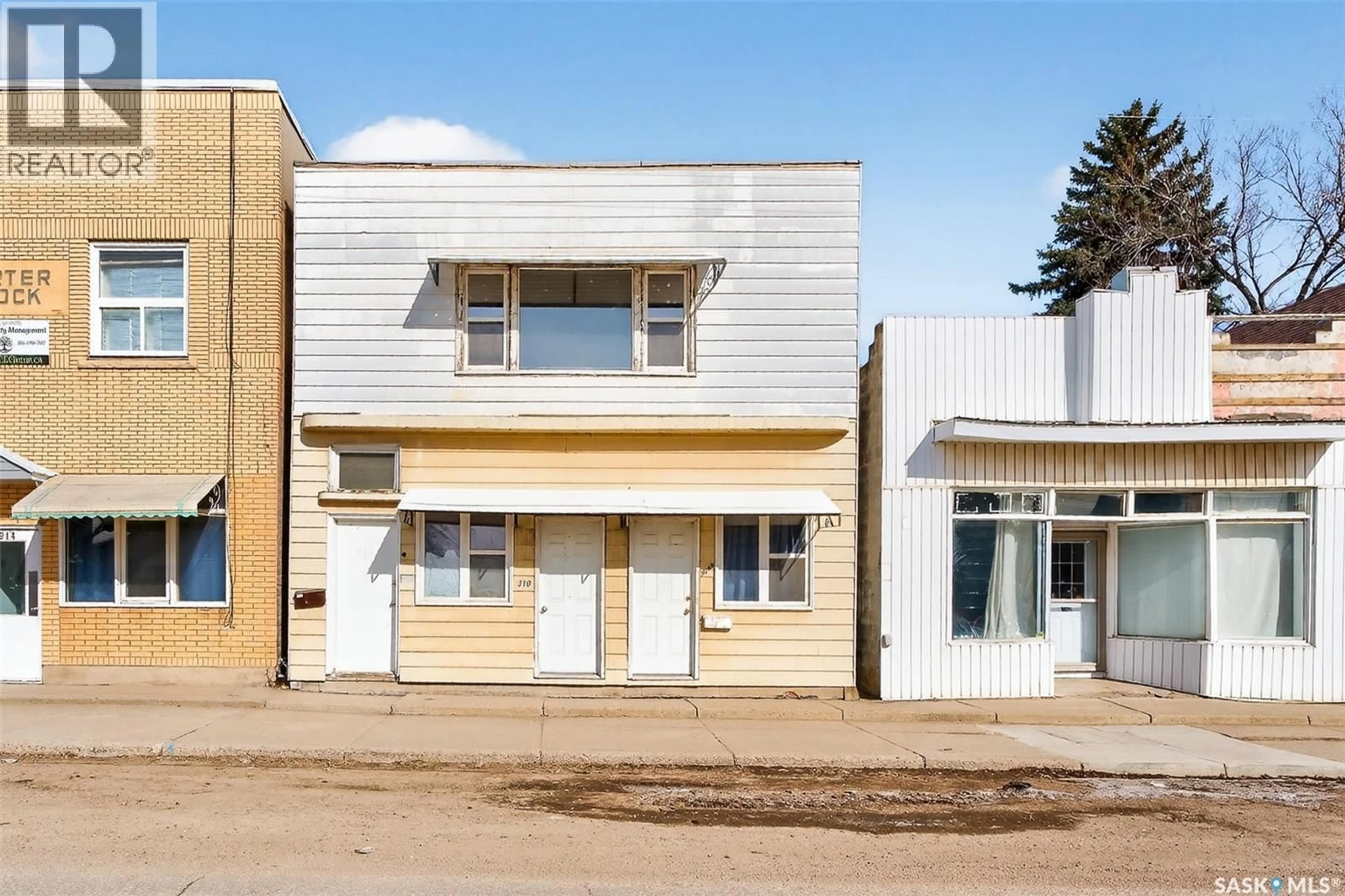 Home with vinyl exterior material, building for 308-312 FAIRFORD STREET, Moose Jaw Saskatchewan S6H1V9