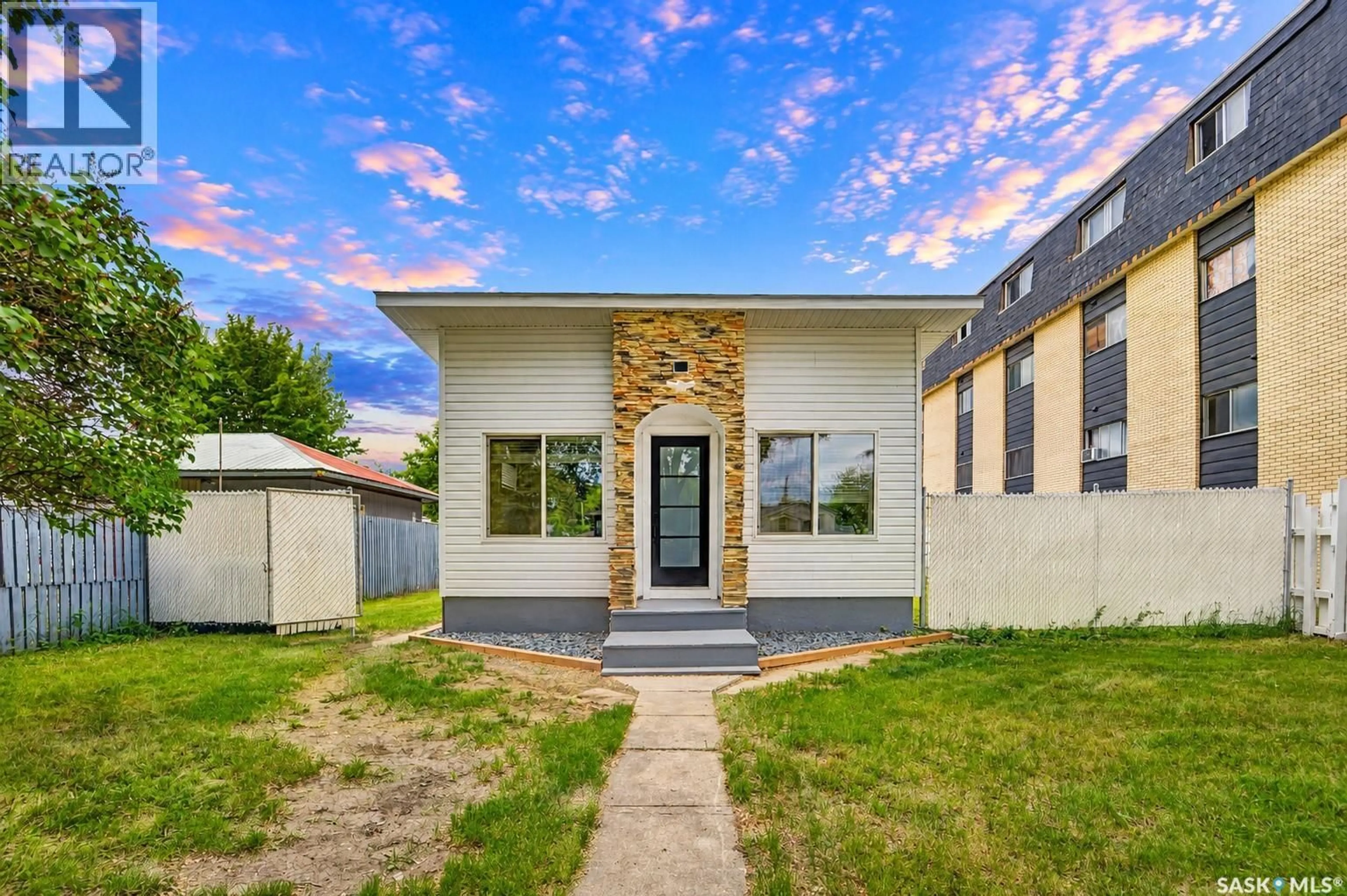 Home with brick exterior material, building for 117 U AVENUE, Saskatoon Saskatchewan S7M3B9