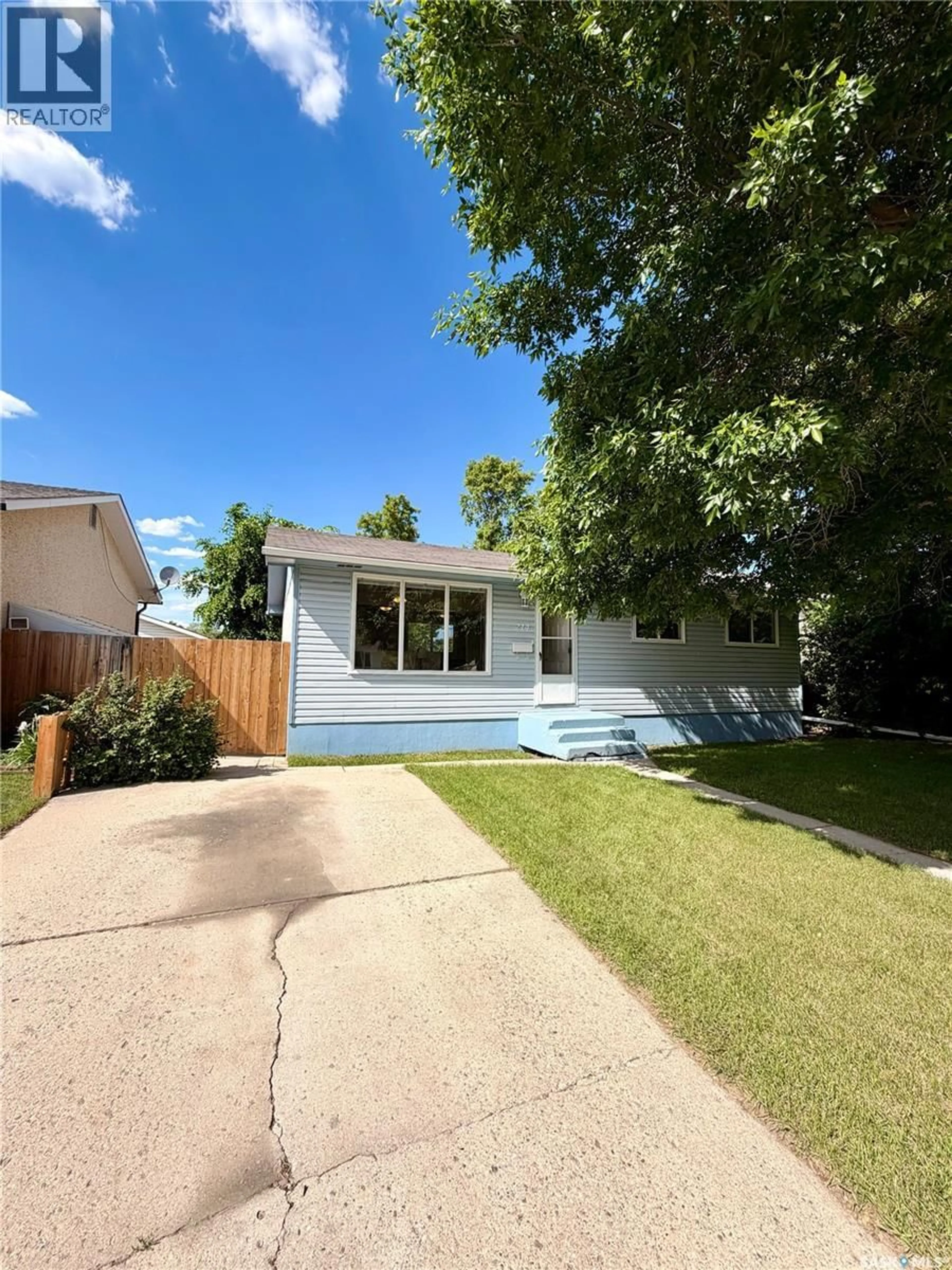 Home with vinyl exterior material, street for 214 FISHER CRESCENT, Saskatoon Saskatchewan S7L5C9